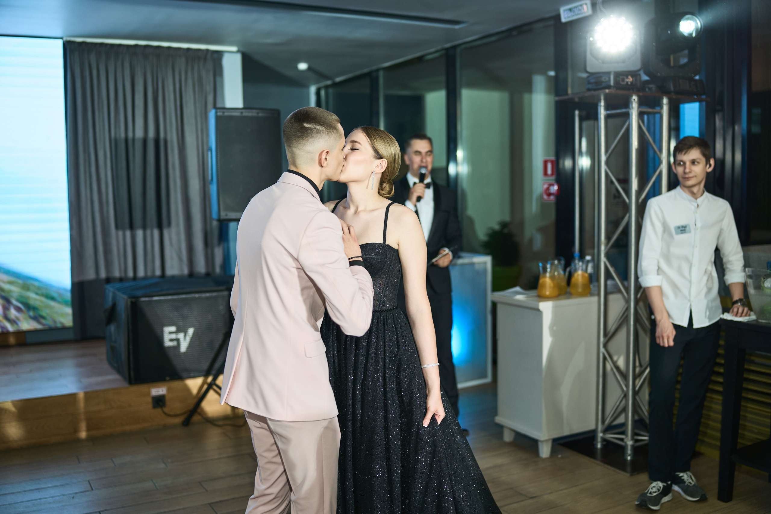 Выпускной (школа и банкет). Фотограф Олег Сотник