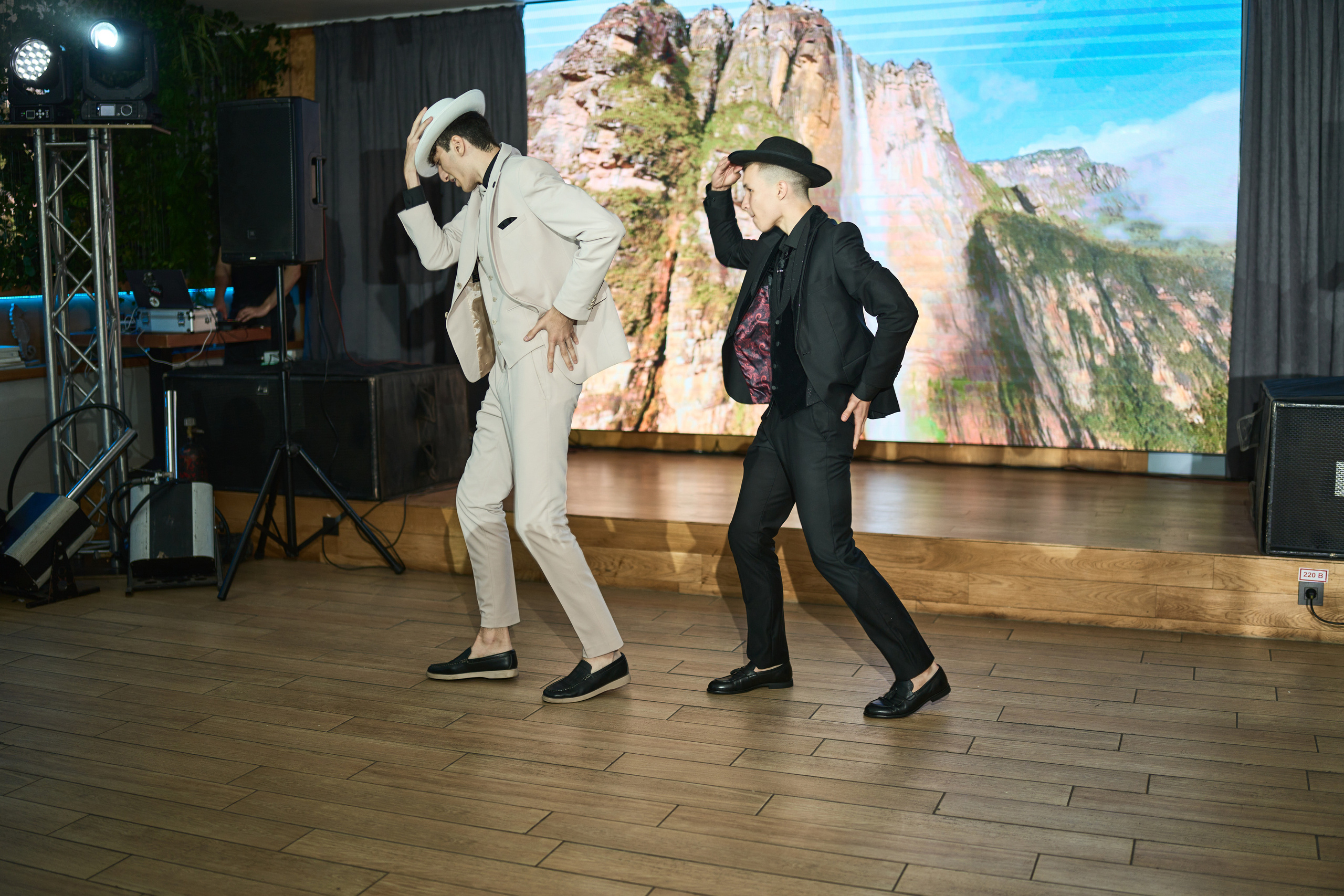 Выпускной (школа и банкет). Фотограф Олег Сотник