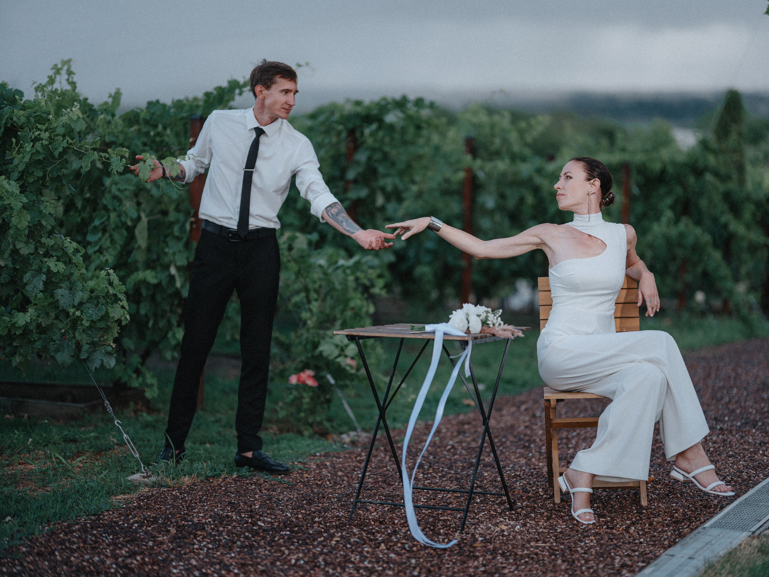 Свадебная прогулка на винодельне. Фотограф Олег Сотник