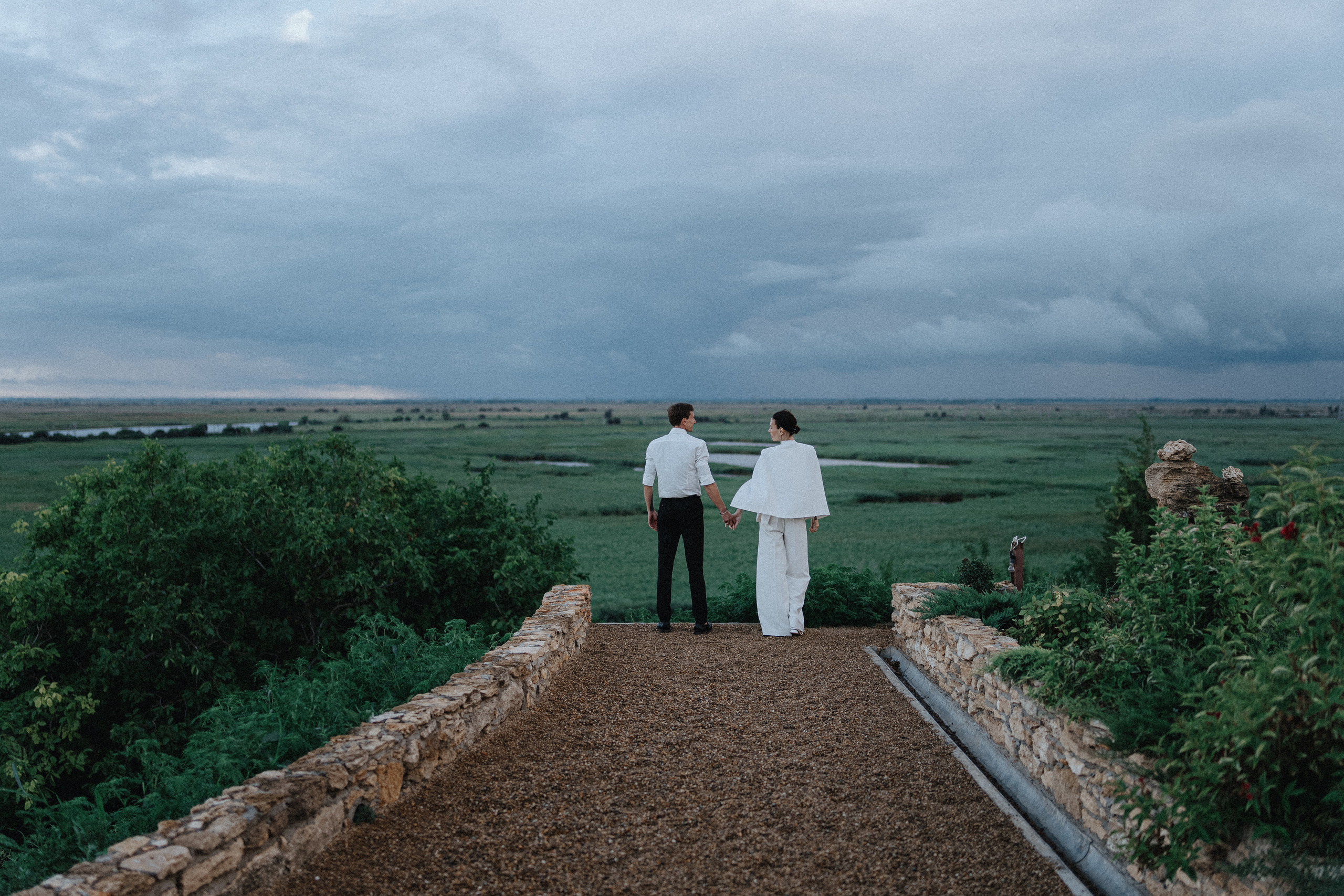 Свадебная прогулка на винодельне. Фотограф Олег Сотник
