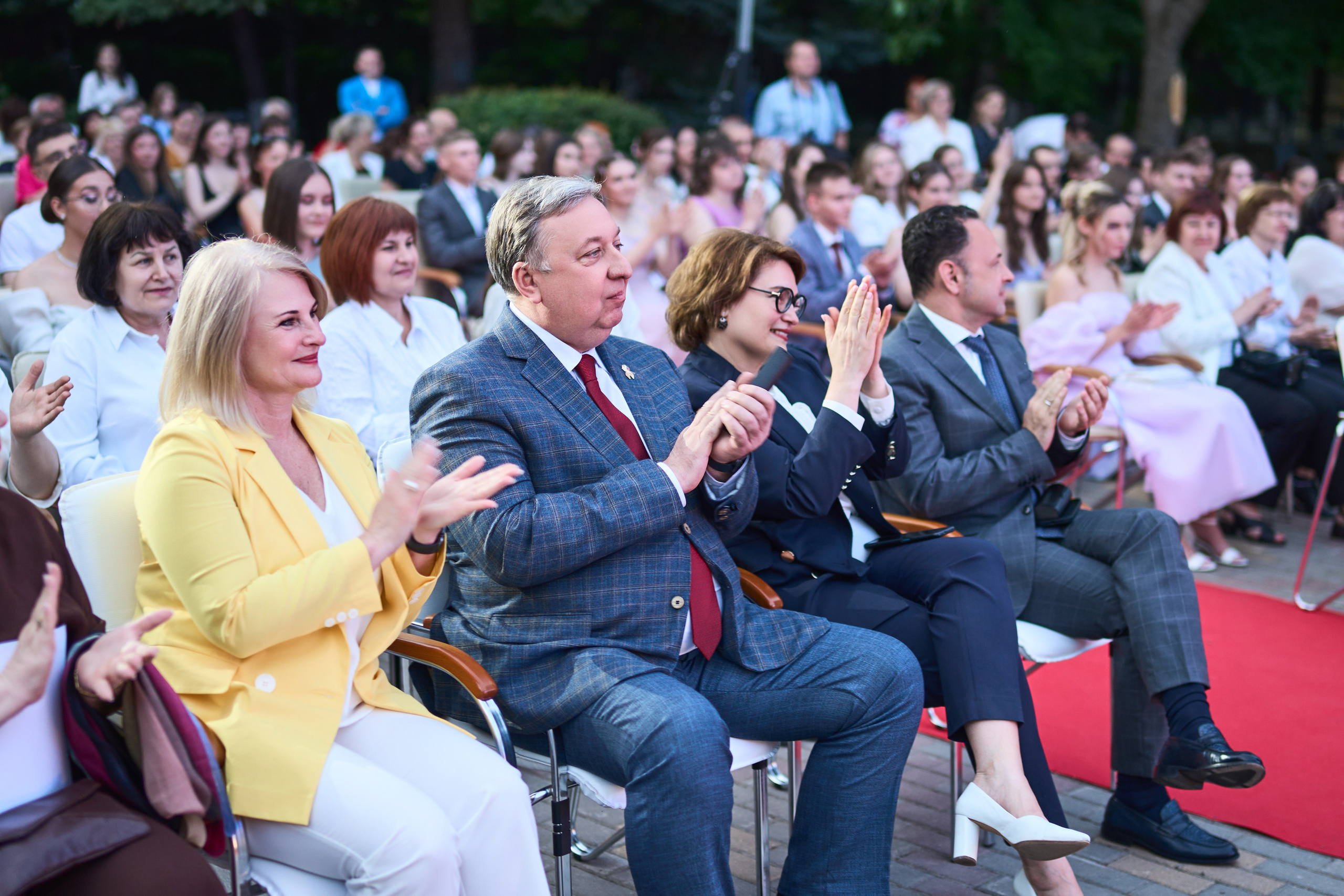 Выпускной (школа и банкет). Фотограф Олег Сотник