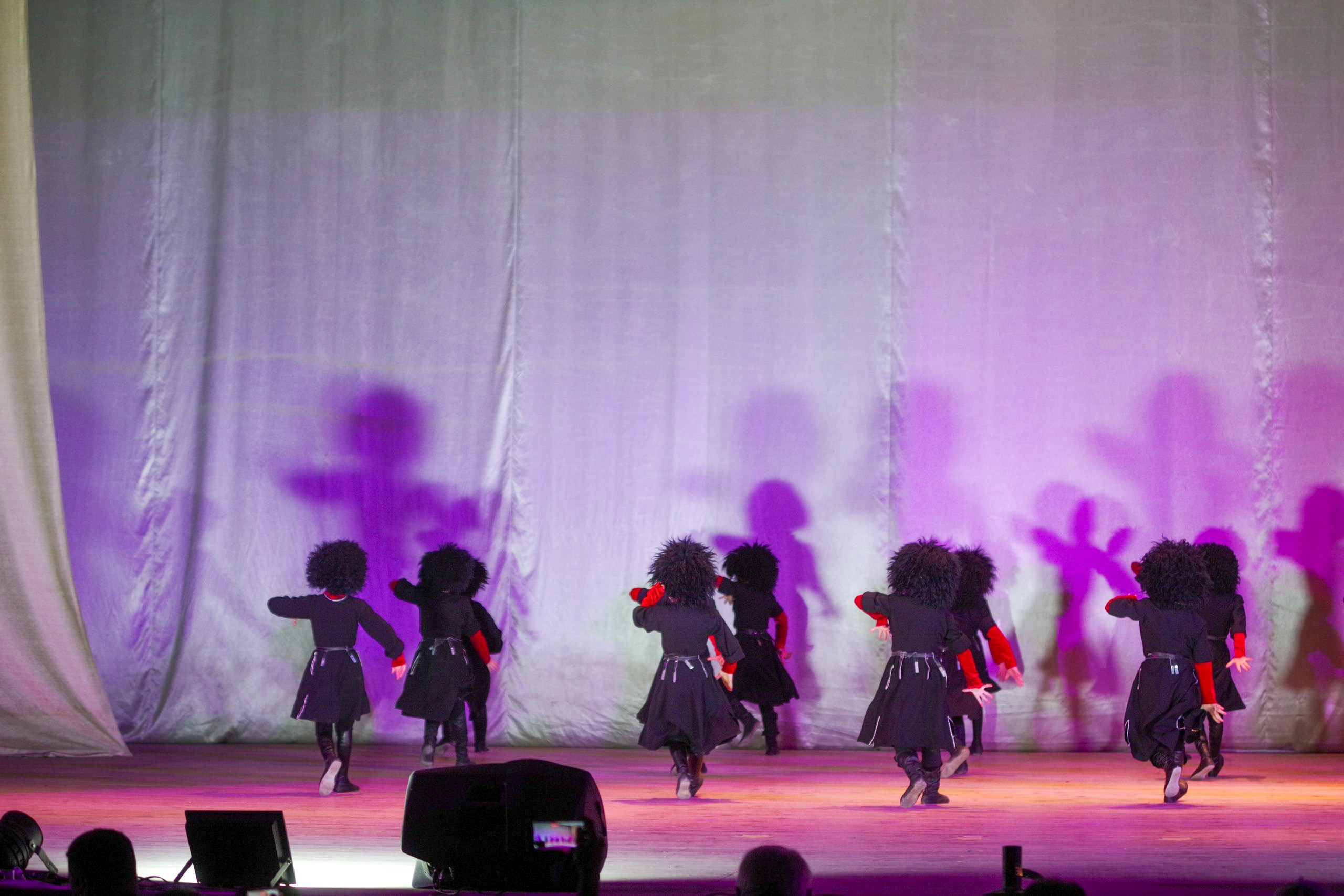 Грузинский танец. Портретный фотограф Денис Милютин