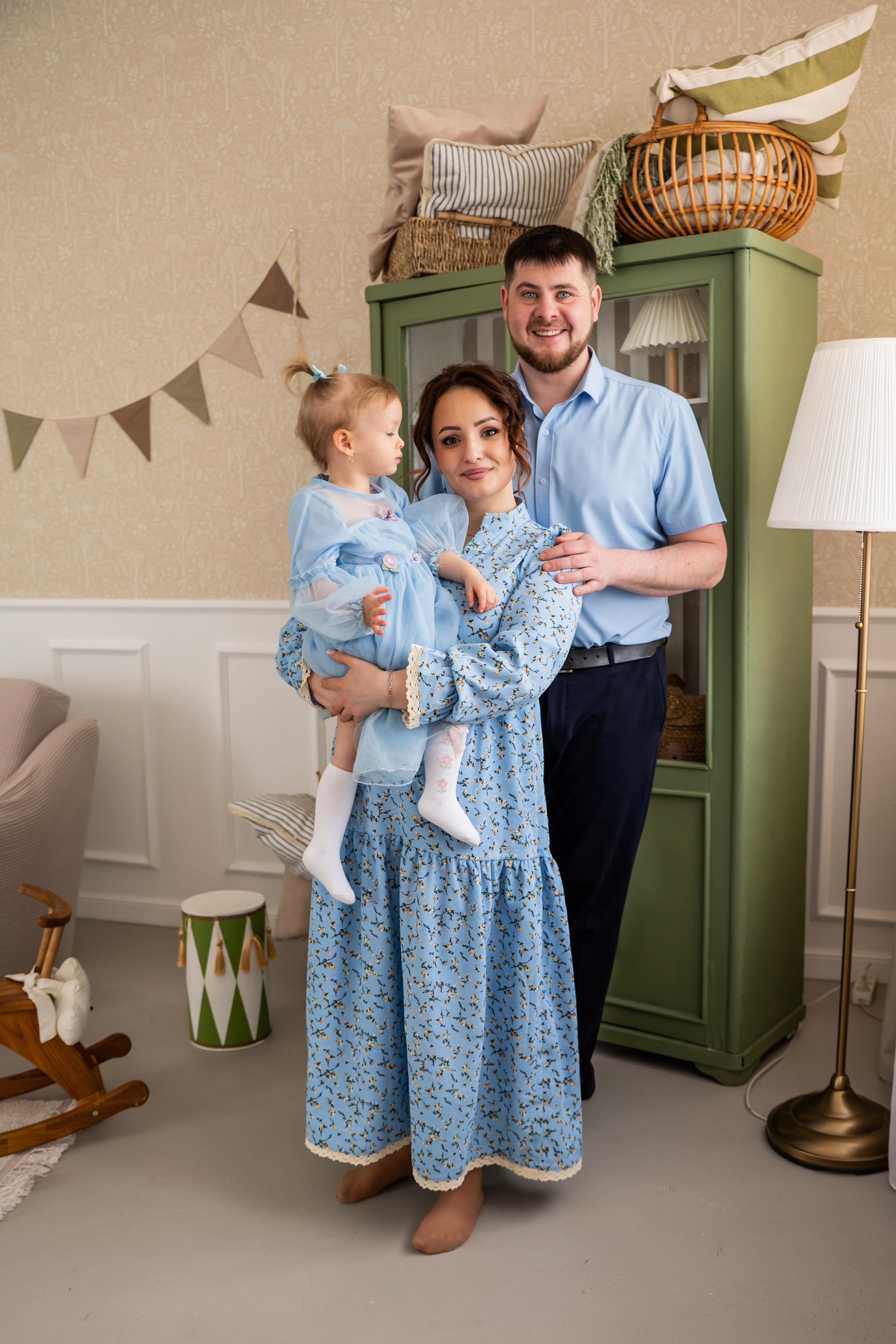 Александр и Анастасия и доченька Юлечка (1). Я Ольга Казанцева, фотографирую снимаю ваши киноистории и печатаю фото и цифровые портреты на холсте