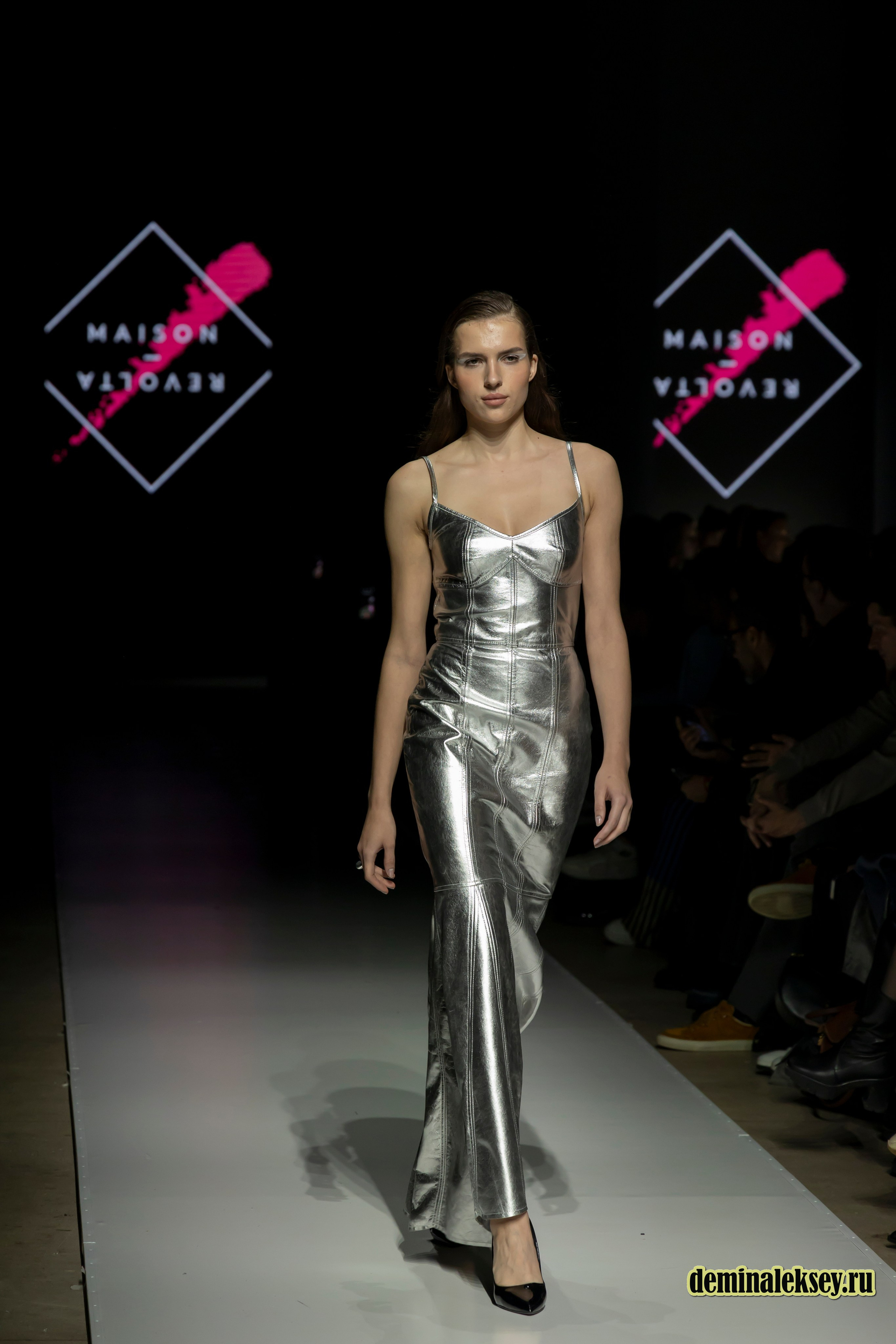 Московская неделя моды 2024 4 октября дизайнер MAISON REVOLTA Бразилия. Репортажный, семейный и студийный фотограф в Москве Демин Алексей