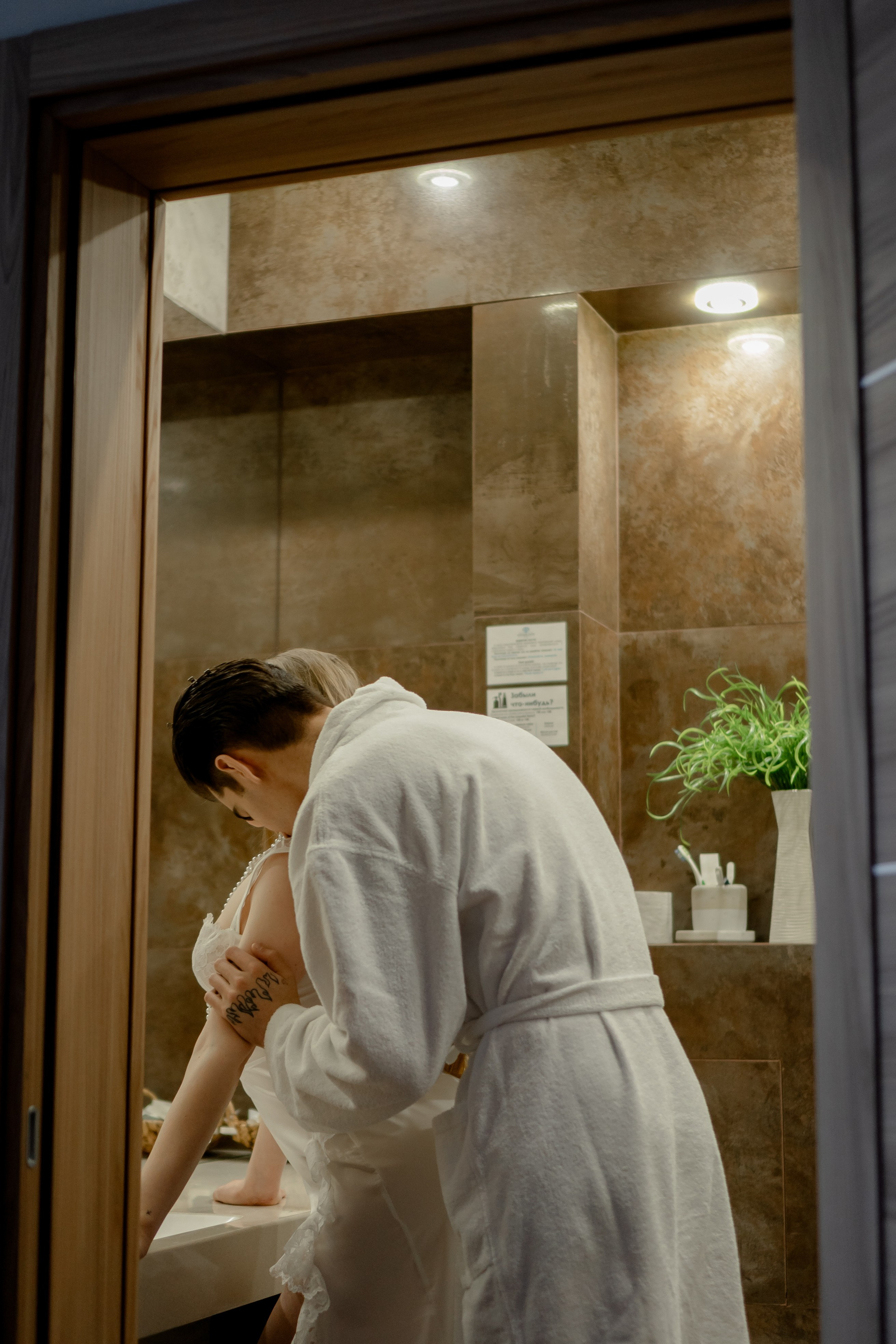 СВАДЕБНАЯ СЬЕМКА СБОРОВ В ОТЕЛЕ И ВЫЕЗД НА ЦЕРЕМОНИЮ (СНЯТО В СИБИРЕ В НИЖНЕВАРТОВСКЕ). Профессиональный фотограф, Санкт-Петербург — Виктория Богомолова