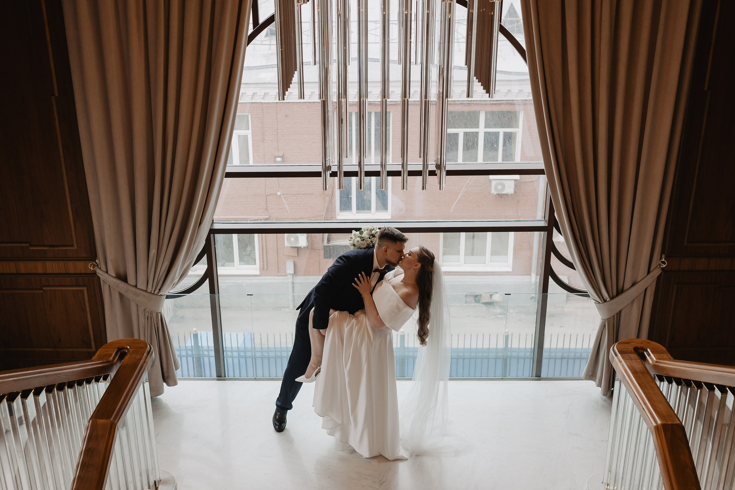 Свадебная фотосессия в отеле Marriott imperial plaza в Москве. Свадебный фотограф в Москве Дарья Олендарёва