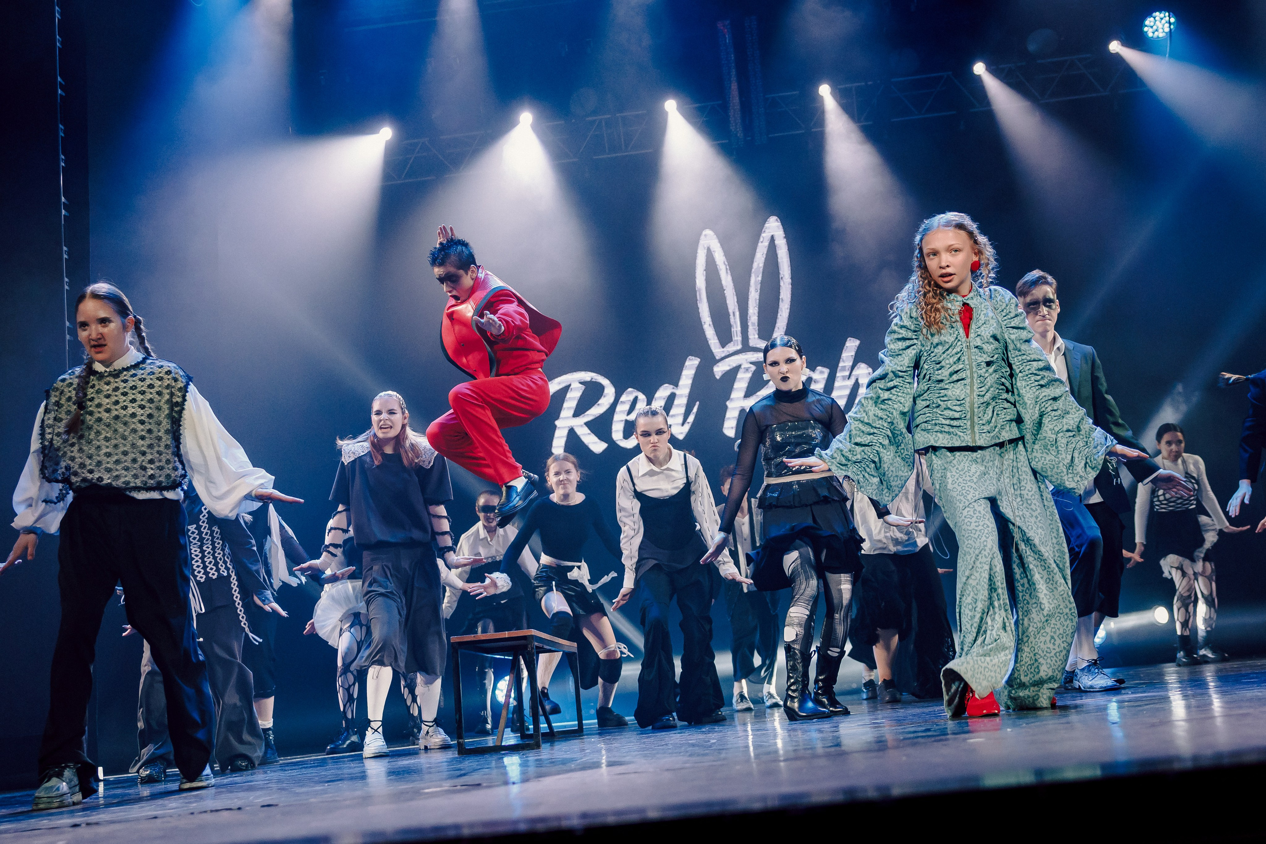 Отчётный концерт танцевальной школы «Red Rabbits» 2025. Лёшка Варзегов — фотограф