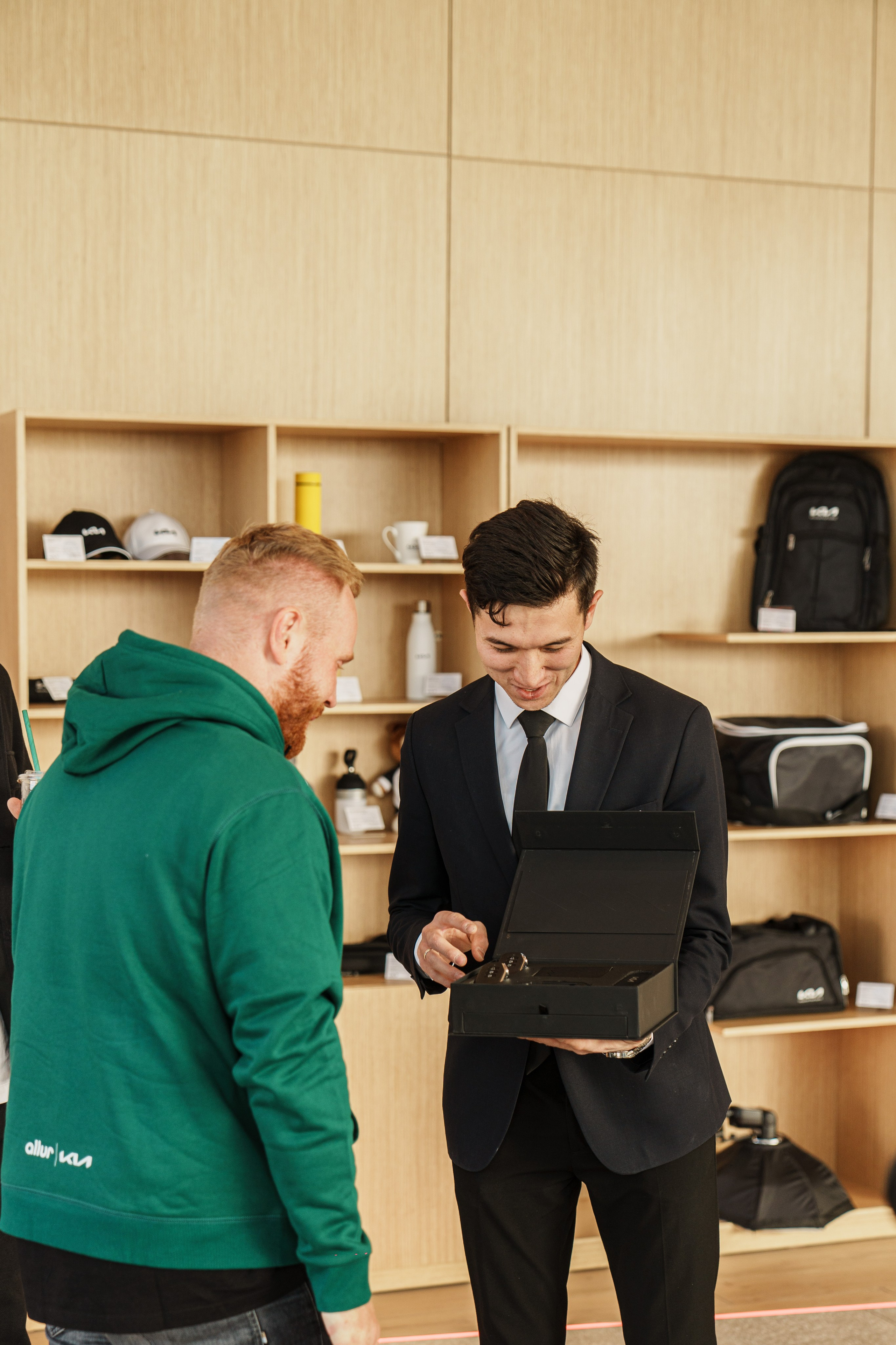 Kia EV6 Вручение Евгений Чебаткову. Фотограф TAULAN_1