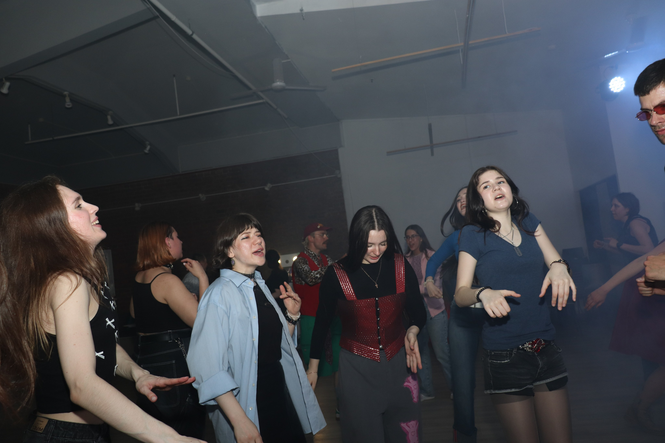 Дискотека 90х молодёжного «клуба 52». Ивентный фотограф в Санкт-Петербурге Олег Комков