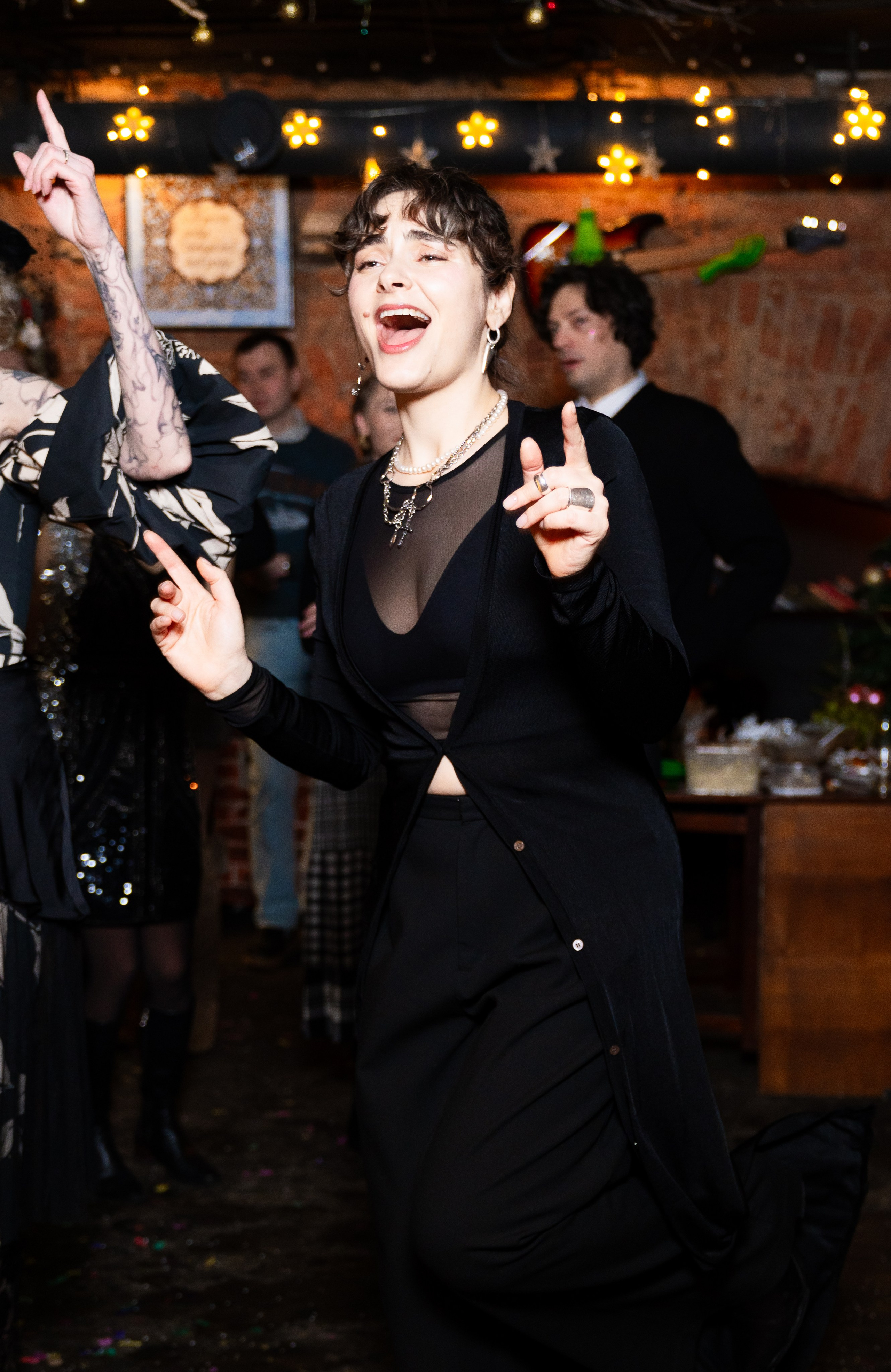 Новый год 2026. Новогодняя ночь 2026 в баре Дебошир (Debaser). Репортажный, street и urban фотограф в Санкт-Петербурге Мальцев Евгений