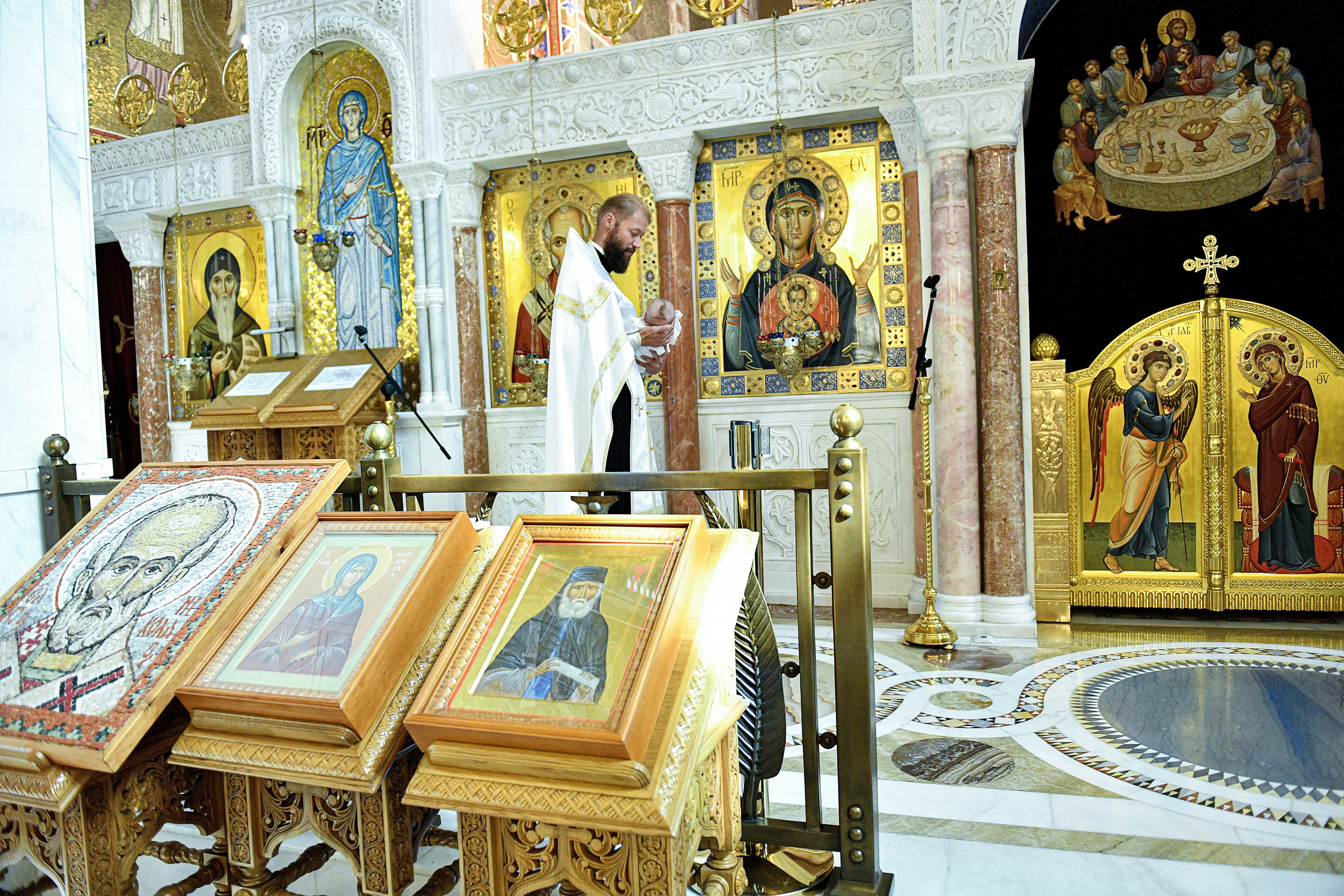 Крещение Марии. Церковь Покрова Пресвятой Богородицы в Ясенево. Свадебный и портретный фотограф в Москве Галина Борисова