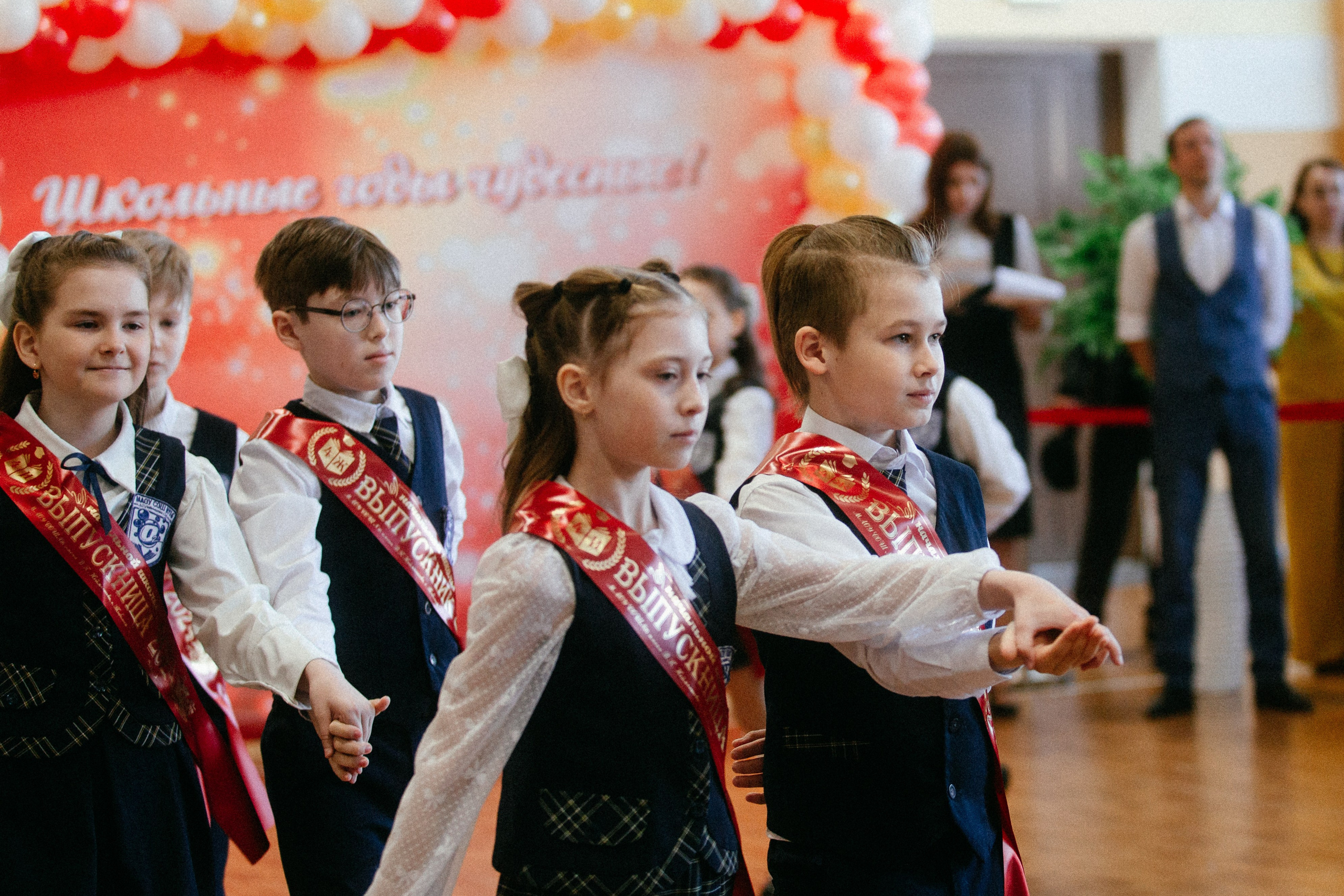 Выпускной в начальной школе. Арт-фотограф Крис Л. в Тобольске: портрет, семейные, свадьбы