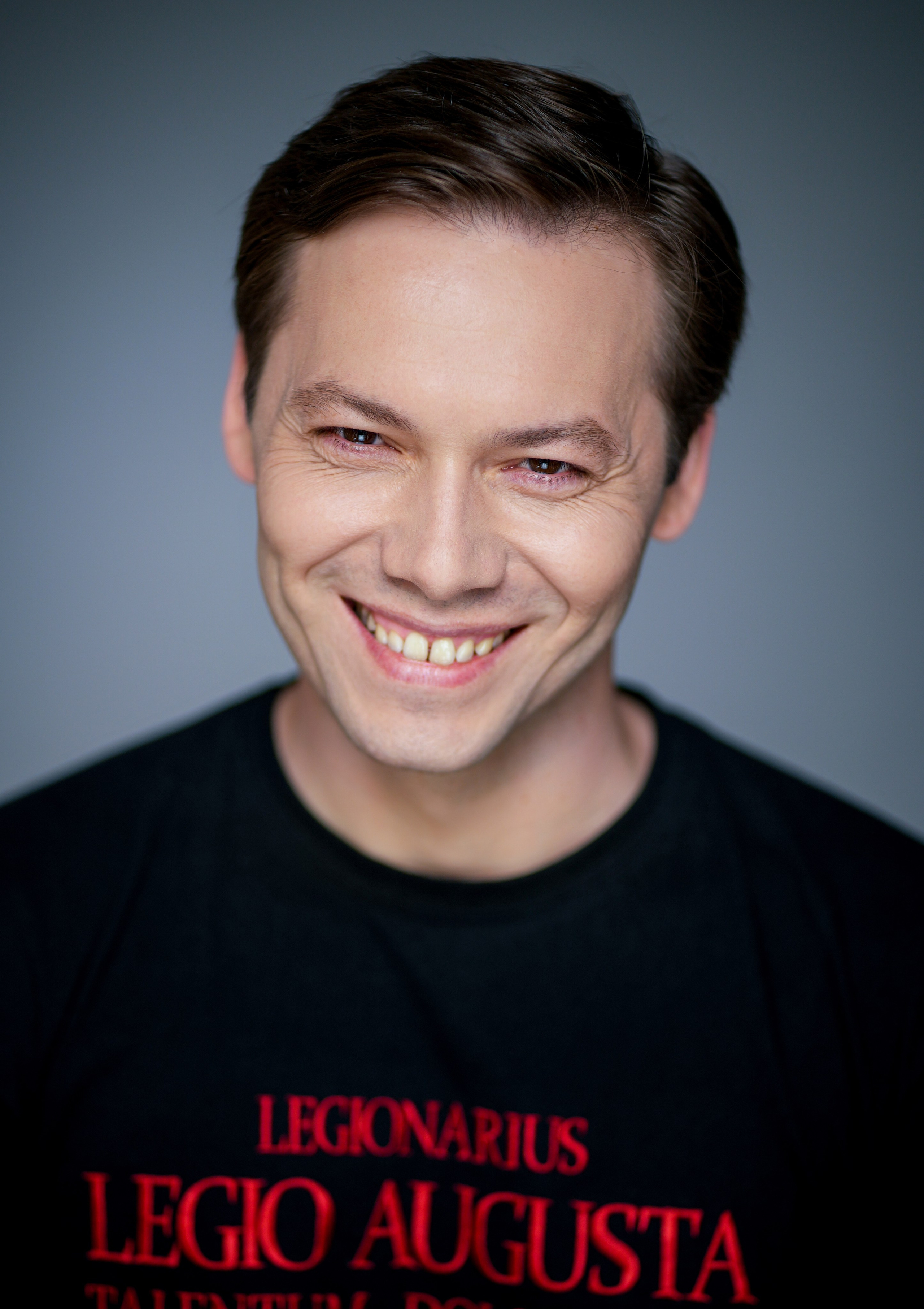 Актёр Дамир Миркамилов. Портретная съемка в Москве, студийный фотограф Игорь Фомин