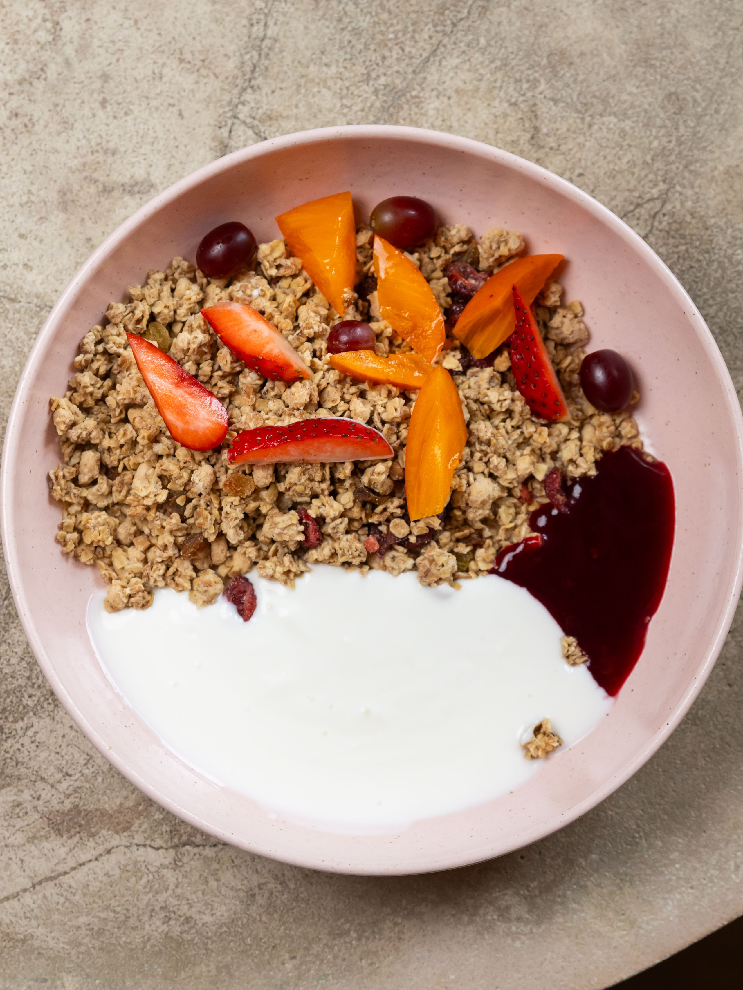 27.02.2026 Нино играет в домино. ФОТОГРАФ ВИНОГРАДОВА ДАРЬЯ