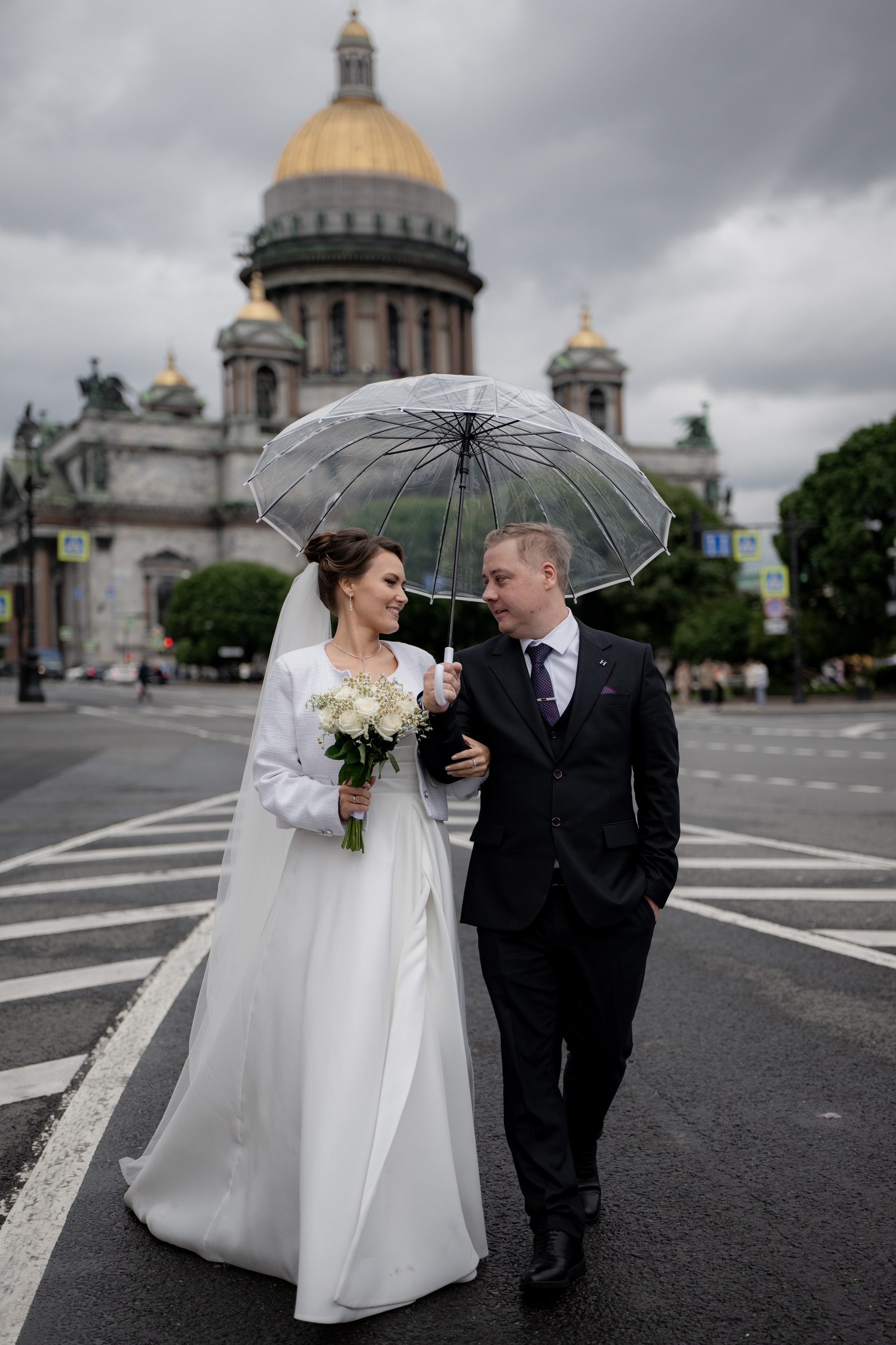 Красивые места для свадебной фотосессии летом в Санкт-Петербурге. Свадебный фотограф Александр Невский в Санкт-Петербурге