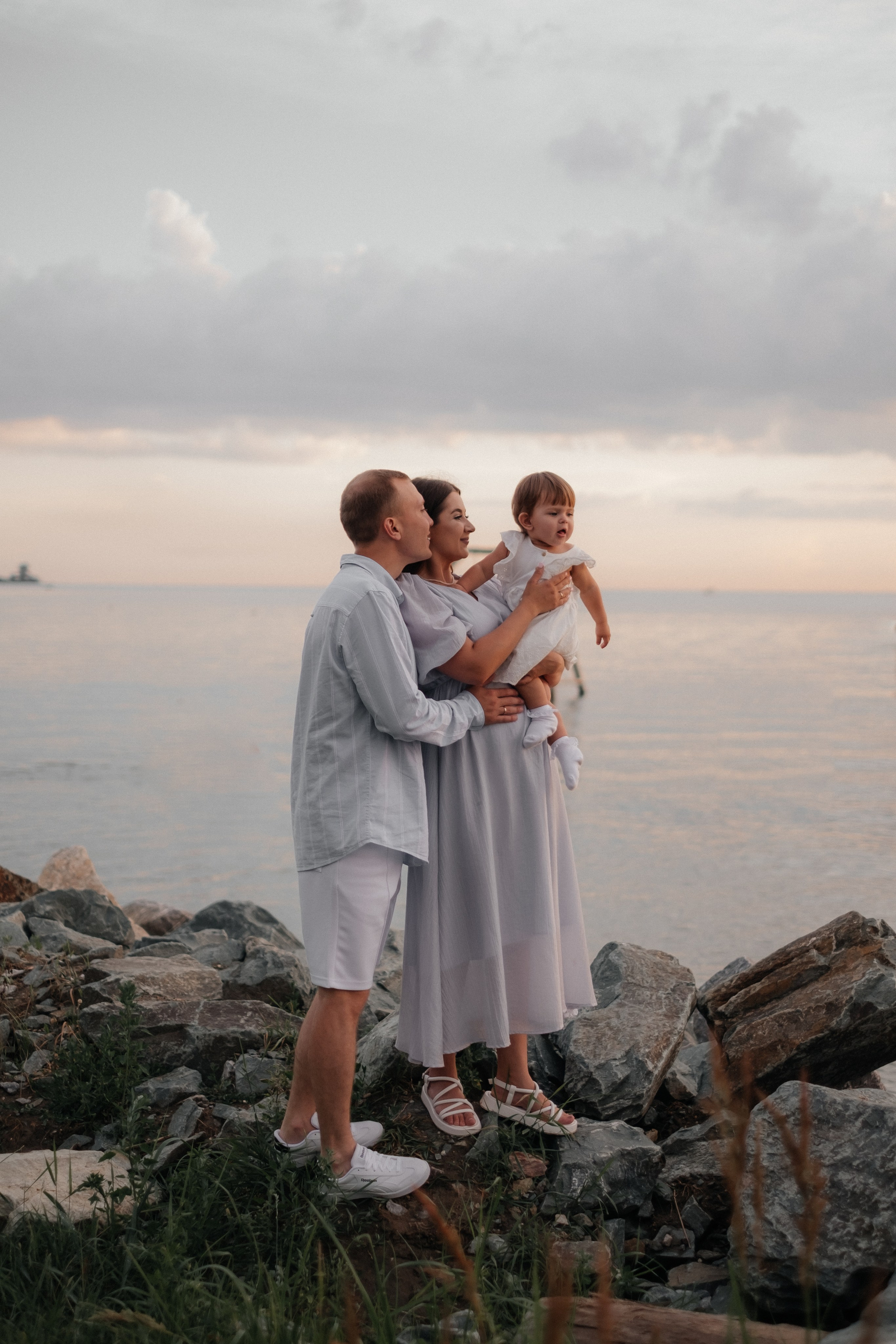 Алина, Ярослав и Тая на берегу. Фотограф в Новосибирске Диана Ильиных