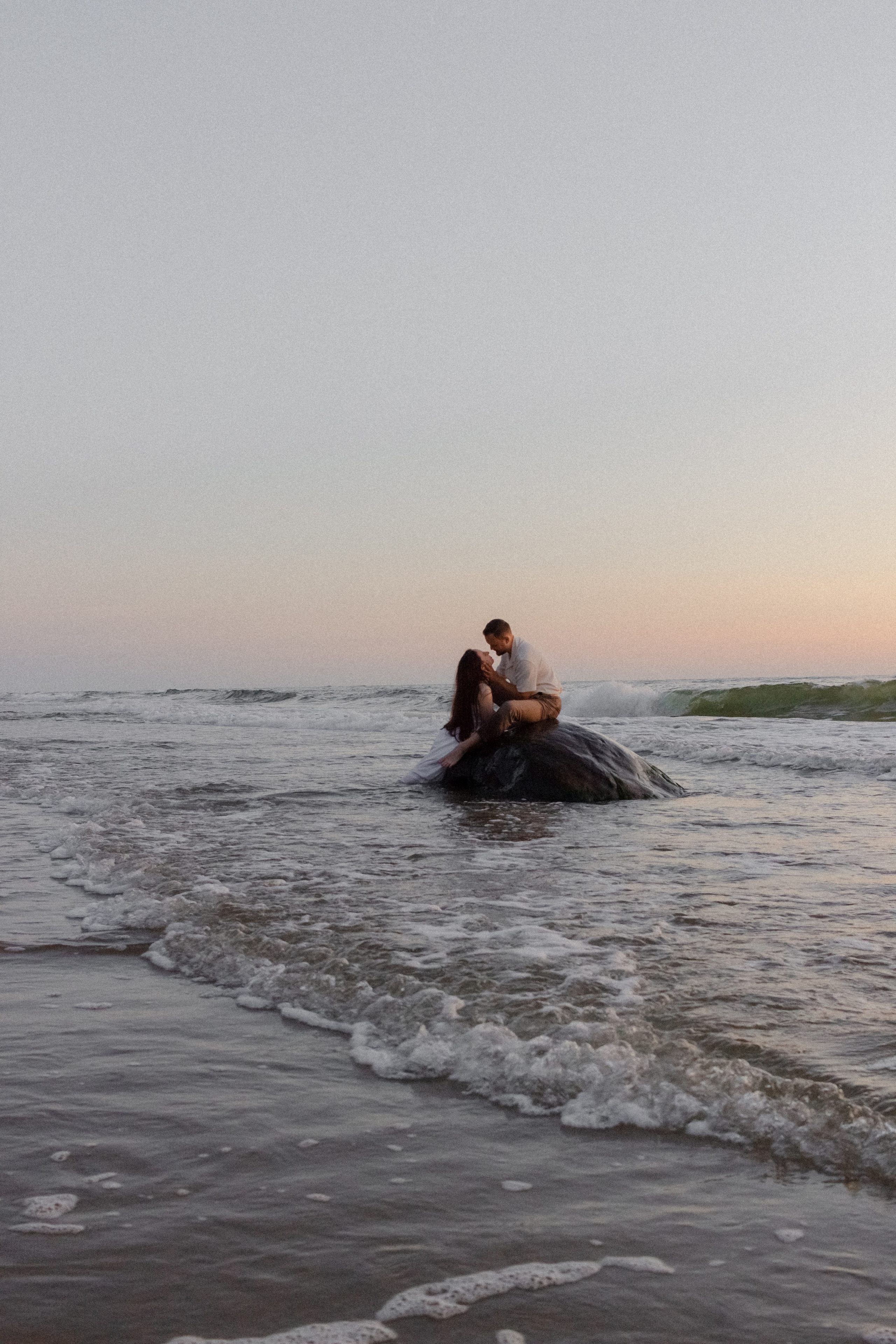 Киношная парная фотосессия на море в Калининграде / Донское. Портретный фотограф в Калининграде Рита Холодова