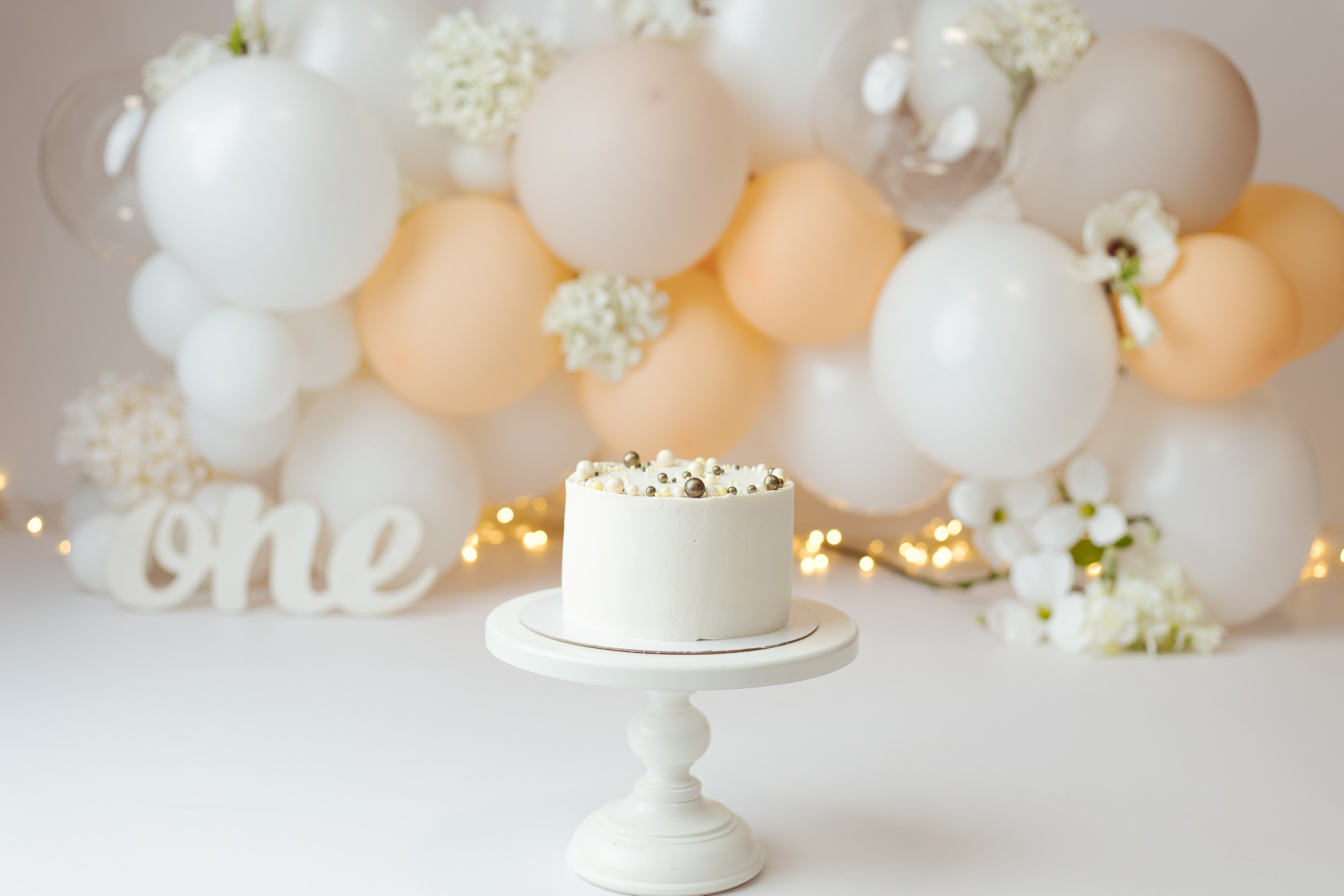 Праздничное оформление. Фотограф беременности, новорожденных Москва. годики под ключ