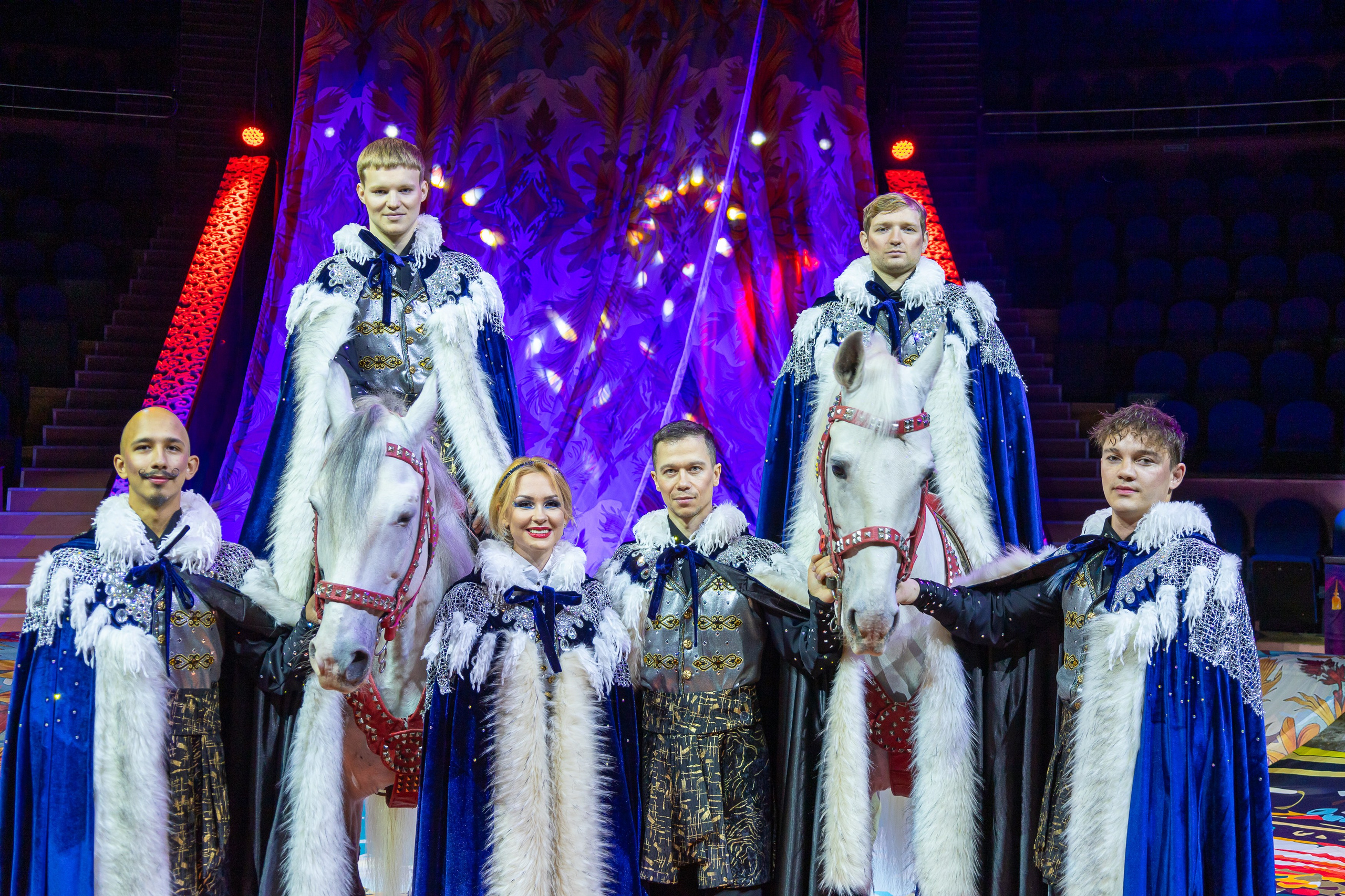 Цирк Жар Птица. Афиша. Семейный и Свадебный фотограф в Сочи