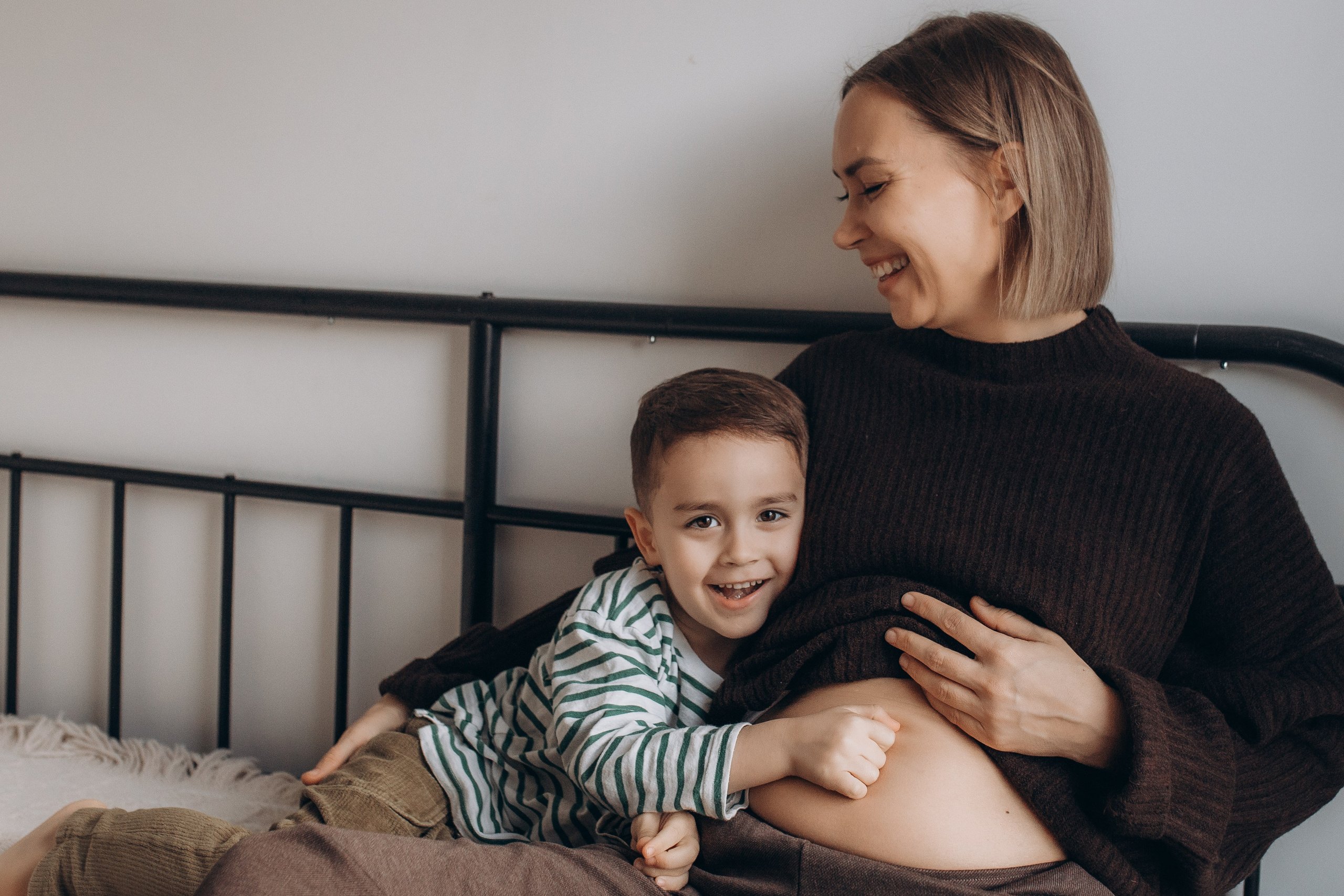Séance famille à domicile. Photographe des familles et enfants à Nantes et alentours