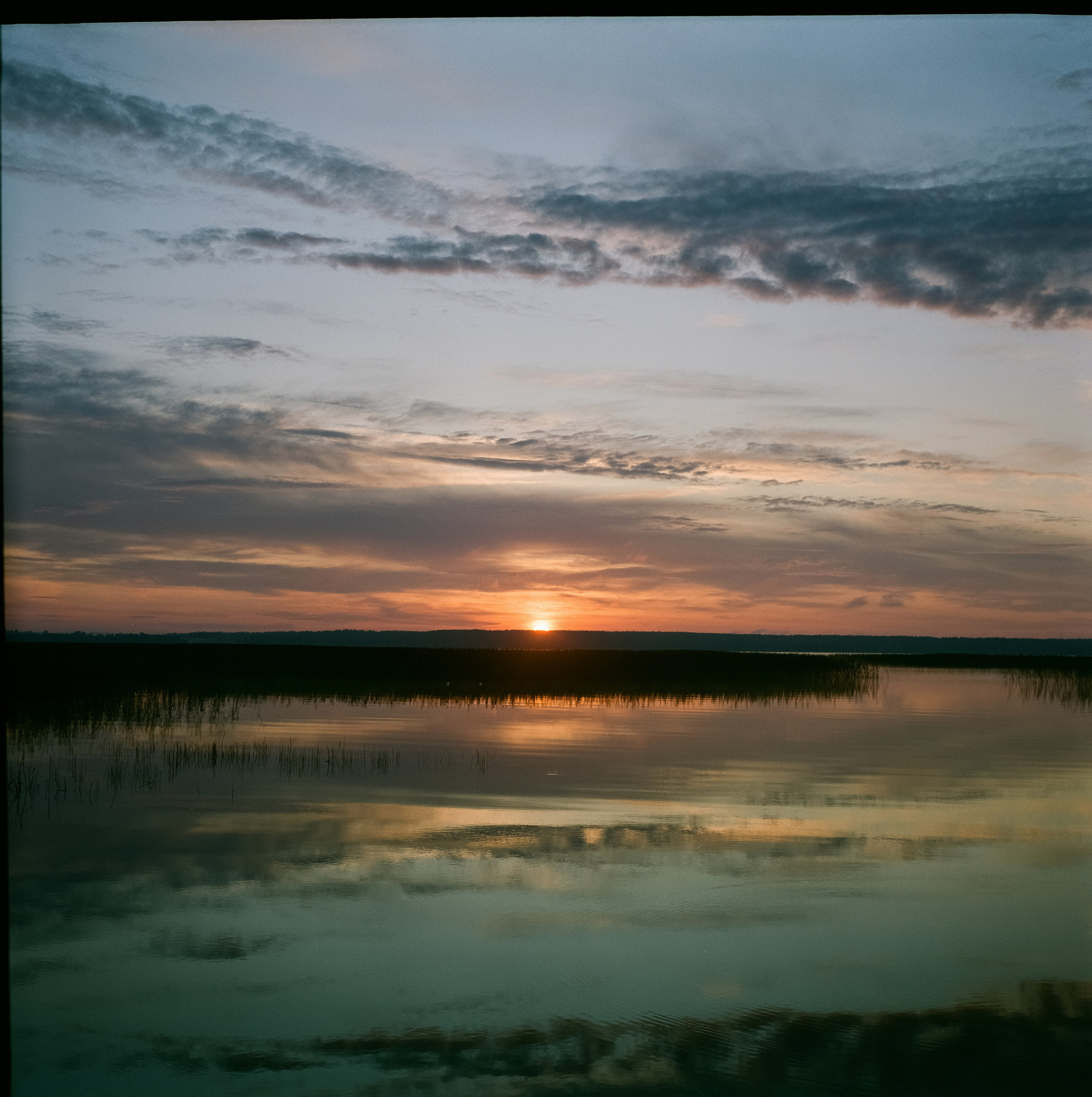 Серия закатов на озере Отрадном / Super Fujica-6 / Fujifilm Reala 100