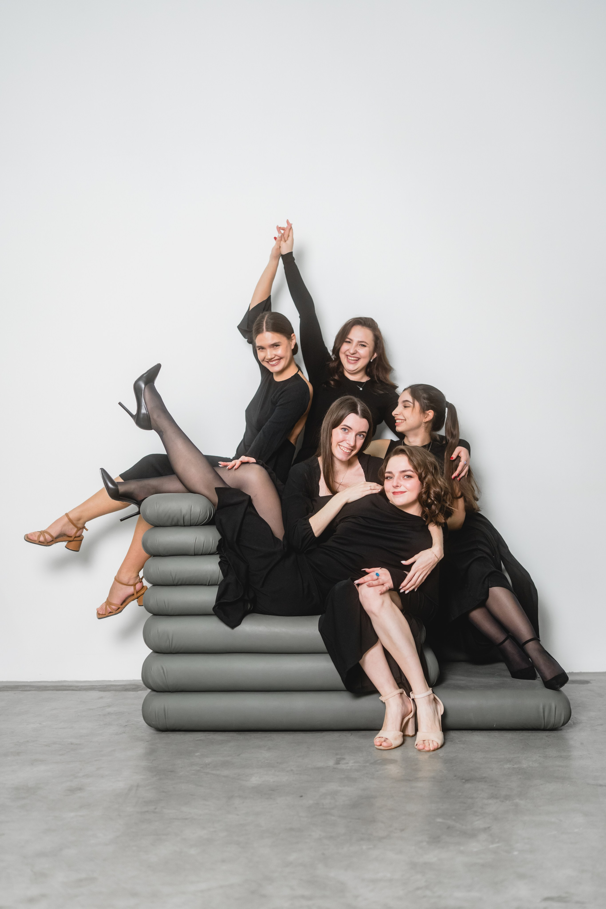 Студийная групповая фотосессия. Свадебный и индивидуальный фотограф Аля Мамакова