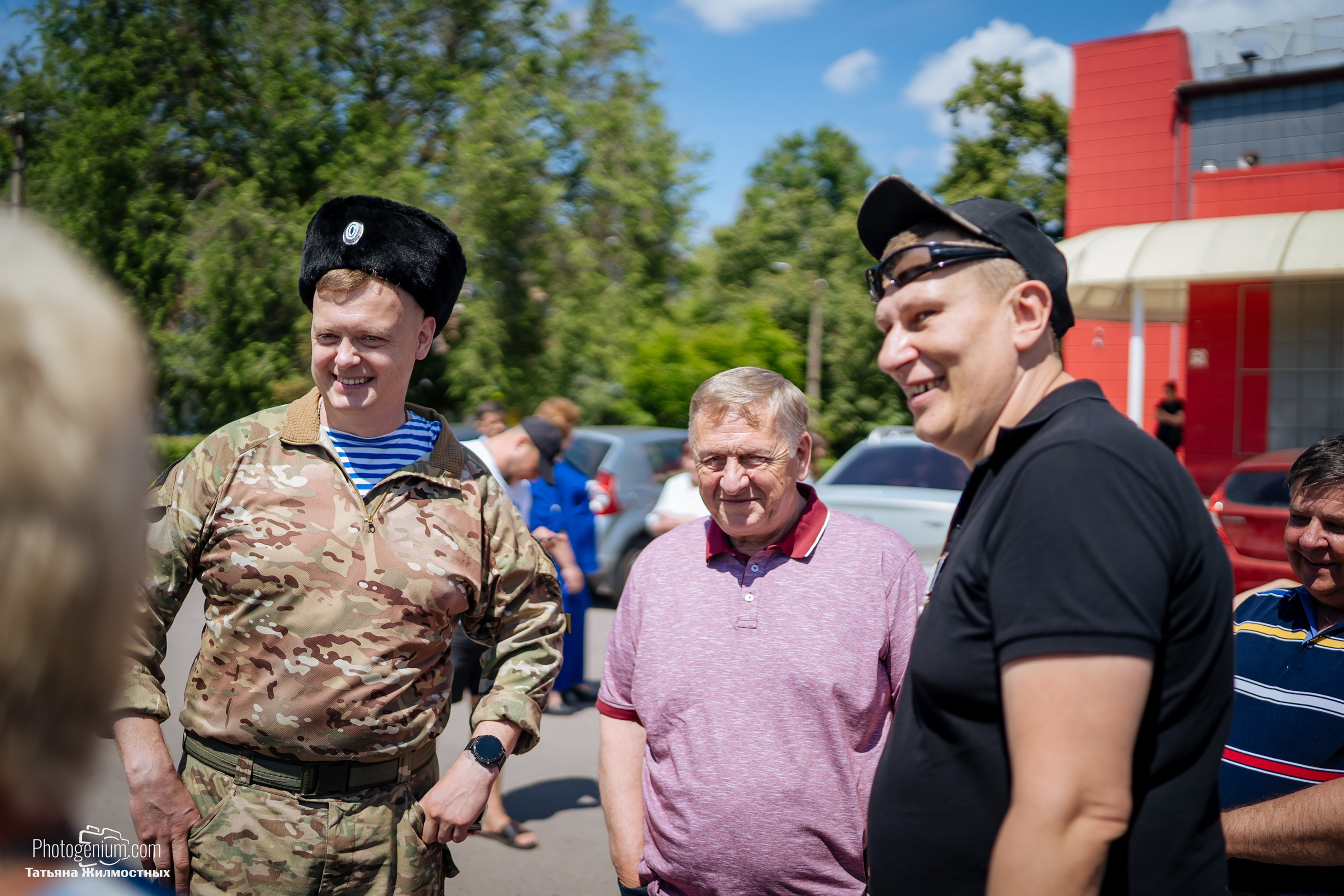 8 июня «Патриоты из Курска» сбор гуманитарной помощи у кинотеатра «Родина». Фотограф Нижний Новгород Татьяна Кейод