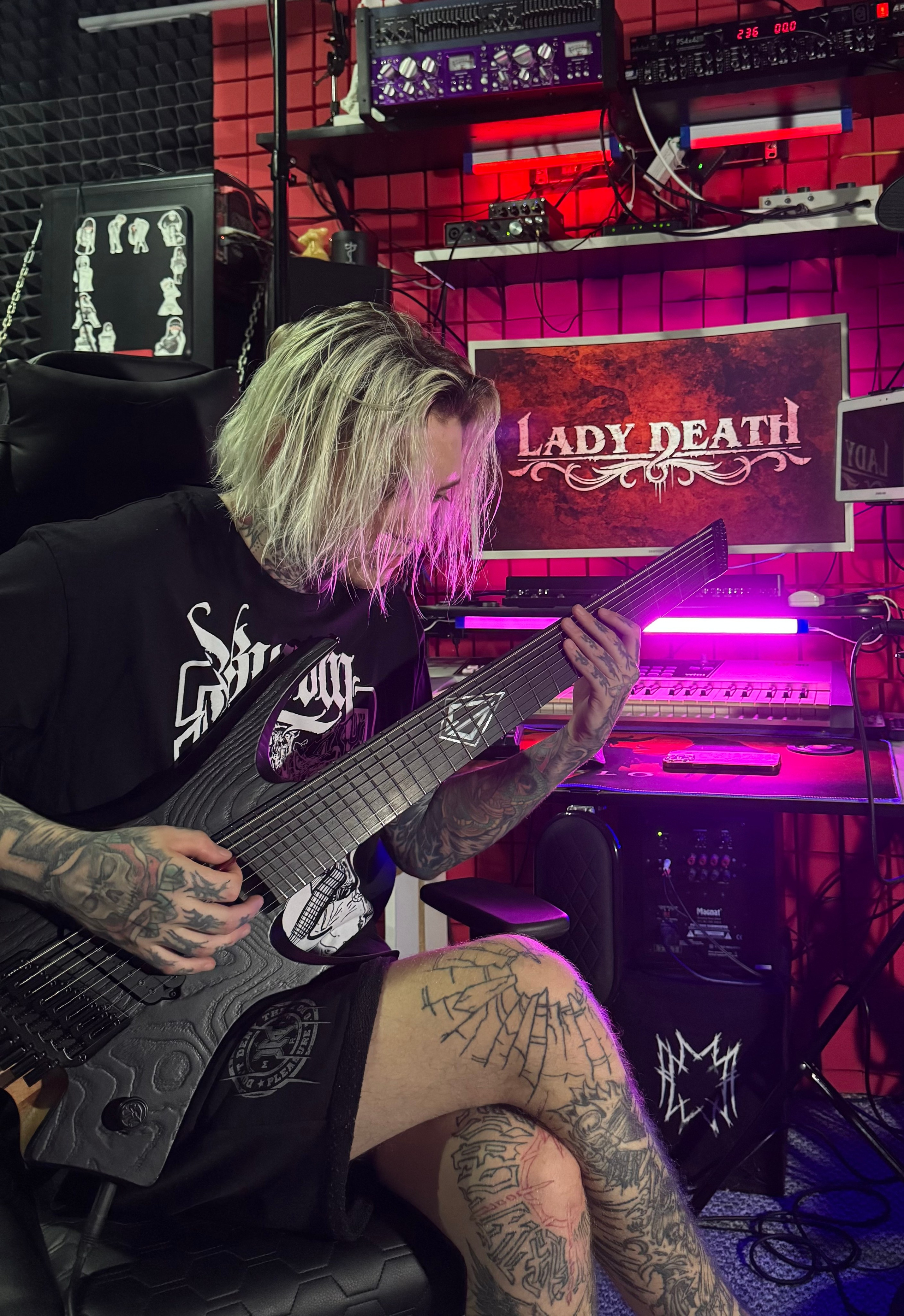 Сomments. Master of making guitars and basses to order