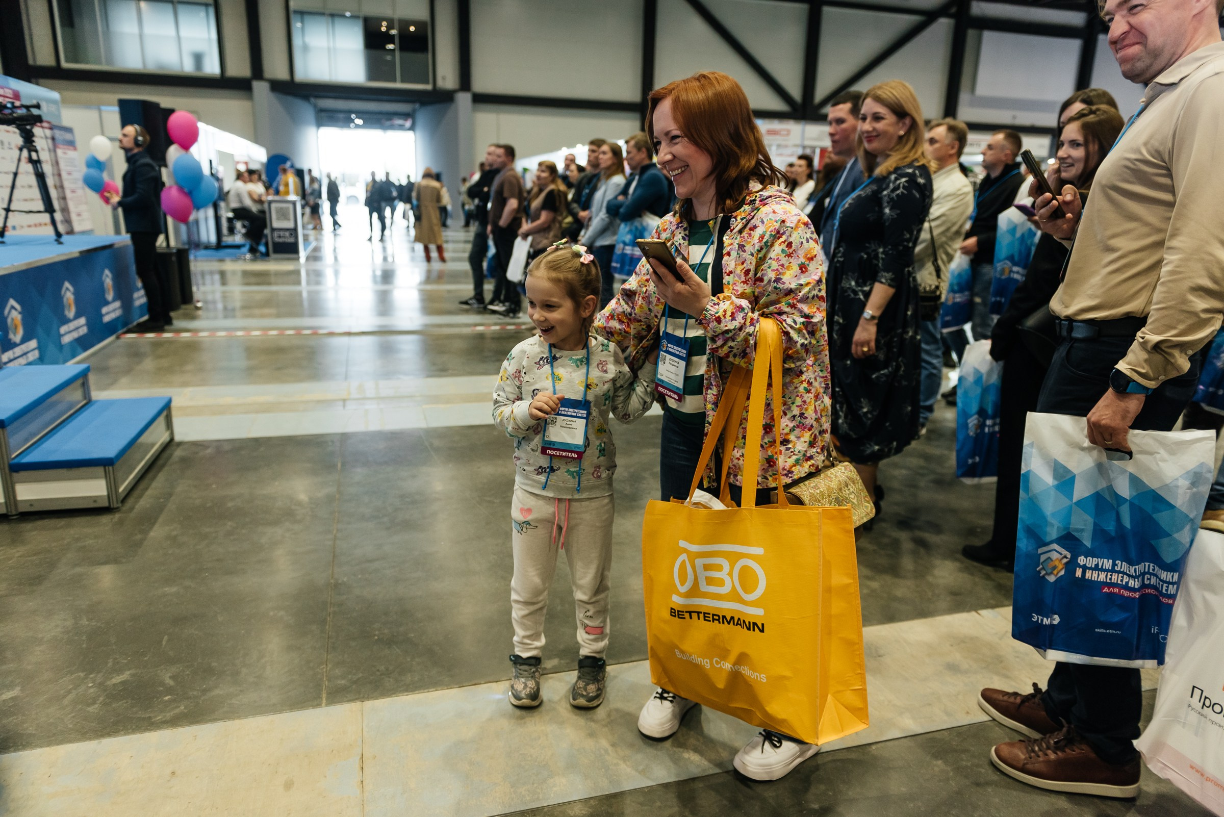 Репортажная съёмка на форуме ЭТМ. Свадебный фотограф в Санкт-Петербурге Венера Ахметова