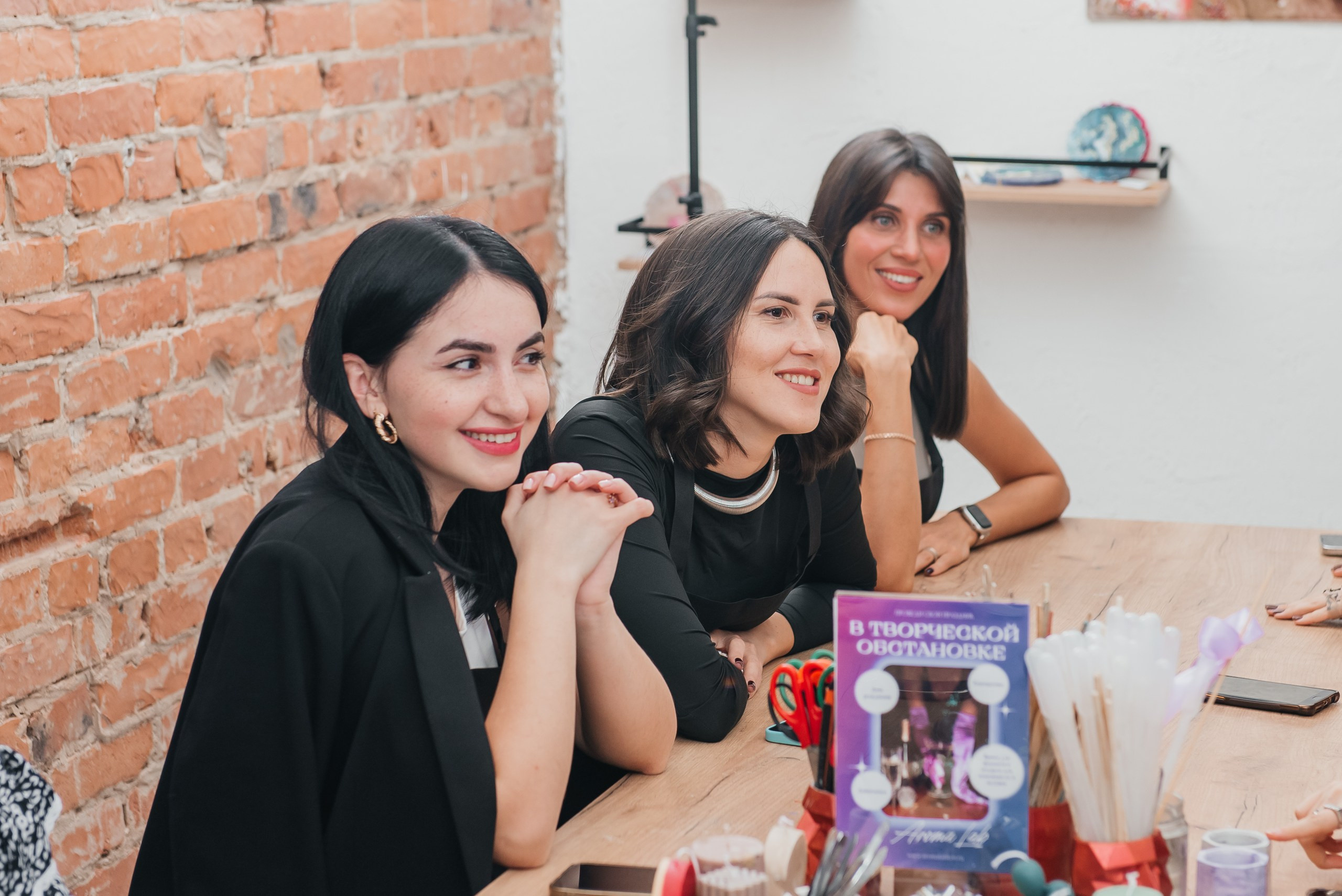 Празднование дня рождения Элины в студии AROMALAGE — уют и творчество