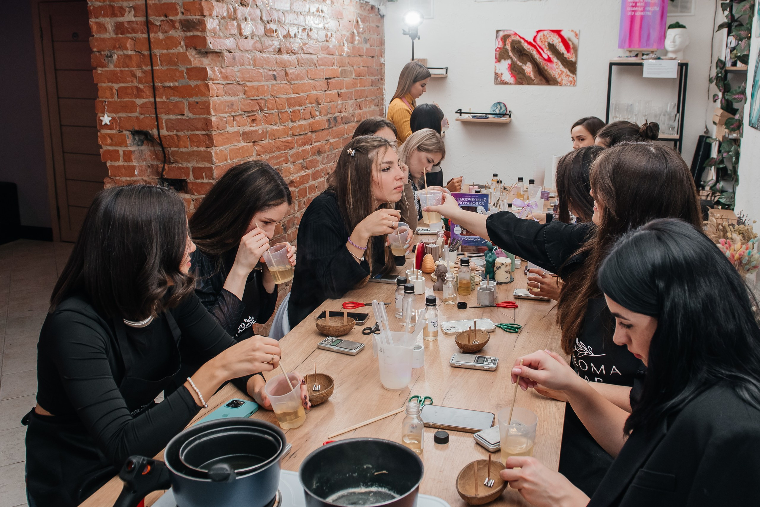 Празднование дня рождения Элины в студии AROMALAGE — уют и творчество