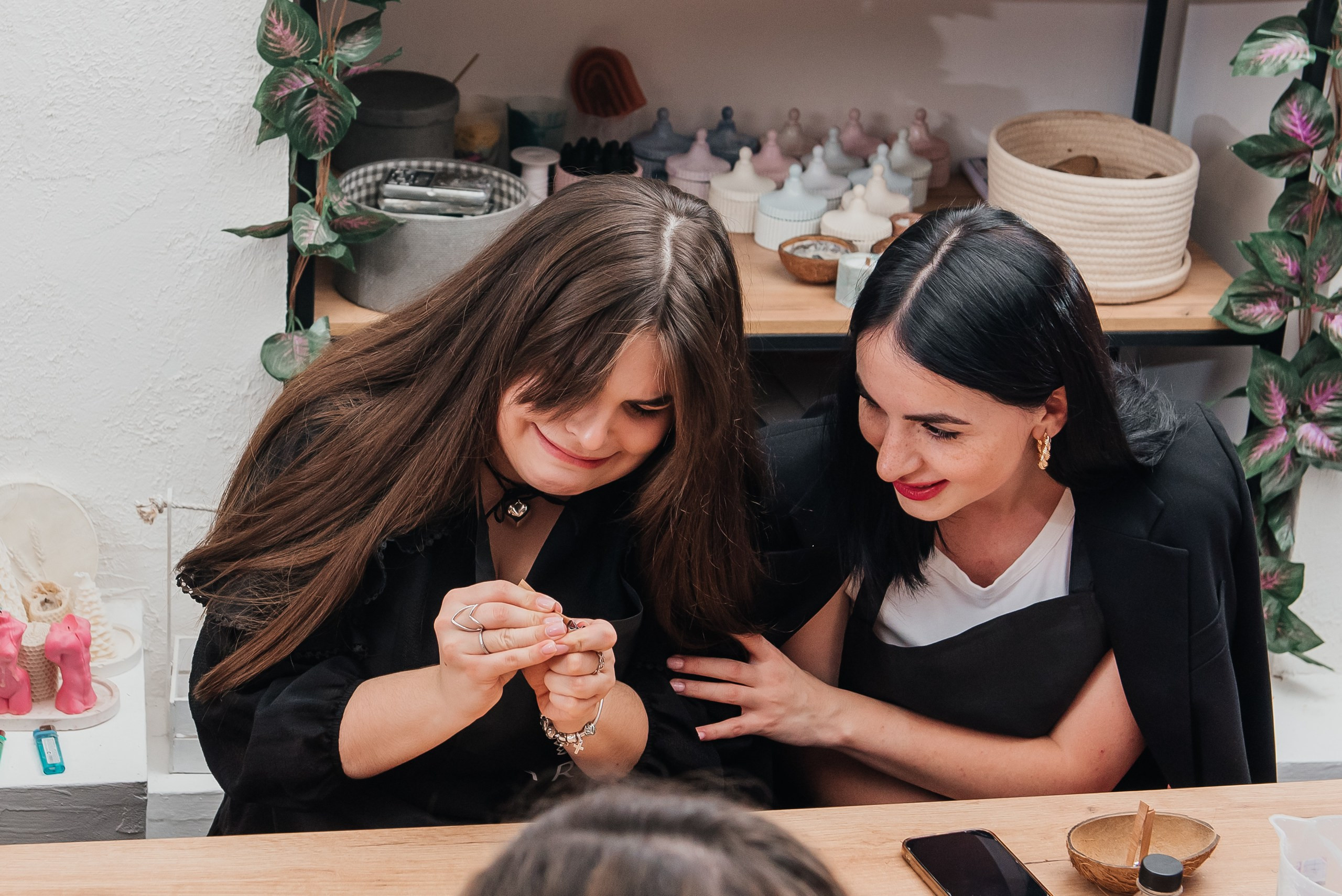 Празднование дня рождения Элины в студии AROMALAGE — уют и творчество