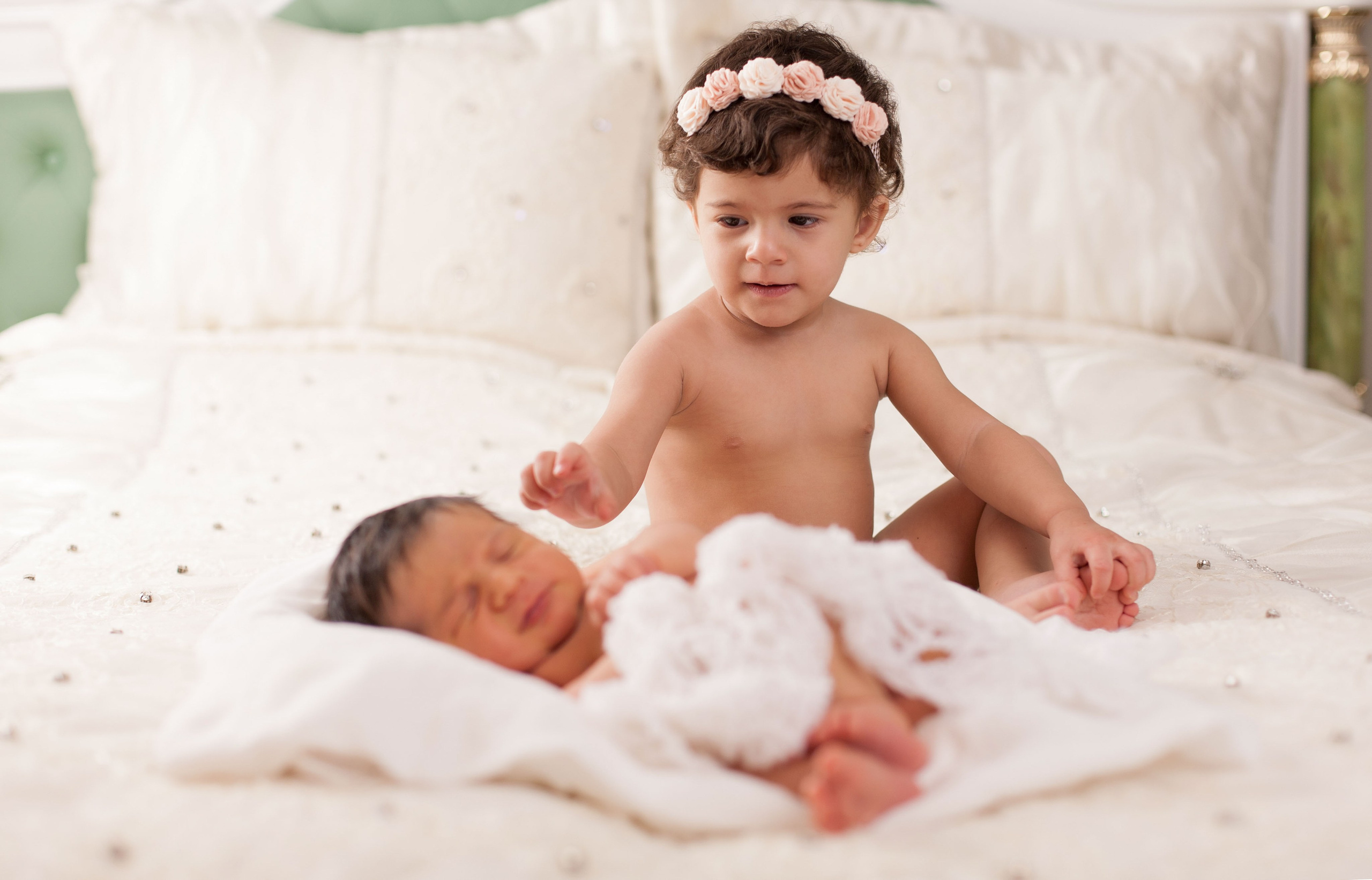 Newborn Алматы, фотосессия новорожденных и младенцев с родителями. Фотостудия Алматы. Семейная и детская фотостудия Family studio.Фотограф Алматы