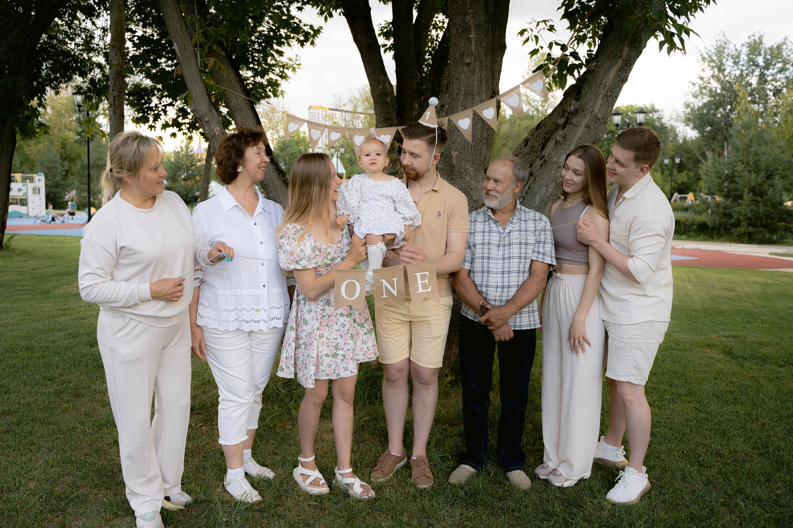 Фотосессия на 1 годик ребенка, первый день рождения малыша в Москве. Фотограф и видеограф от проекта Продолжение рода. Фотографы на роды в Москве. Фото и видео родов. Фотопроект «Продолжение рода»