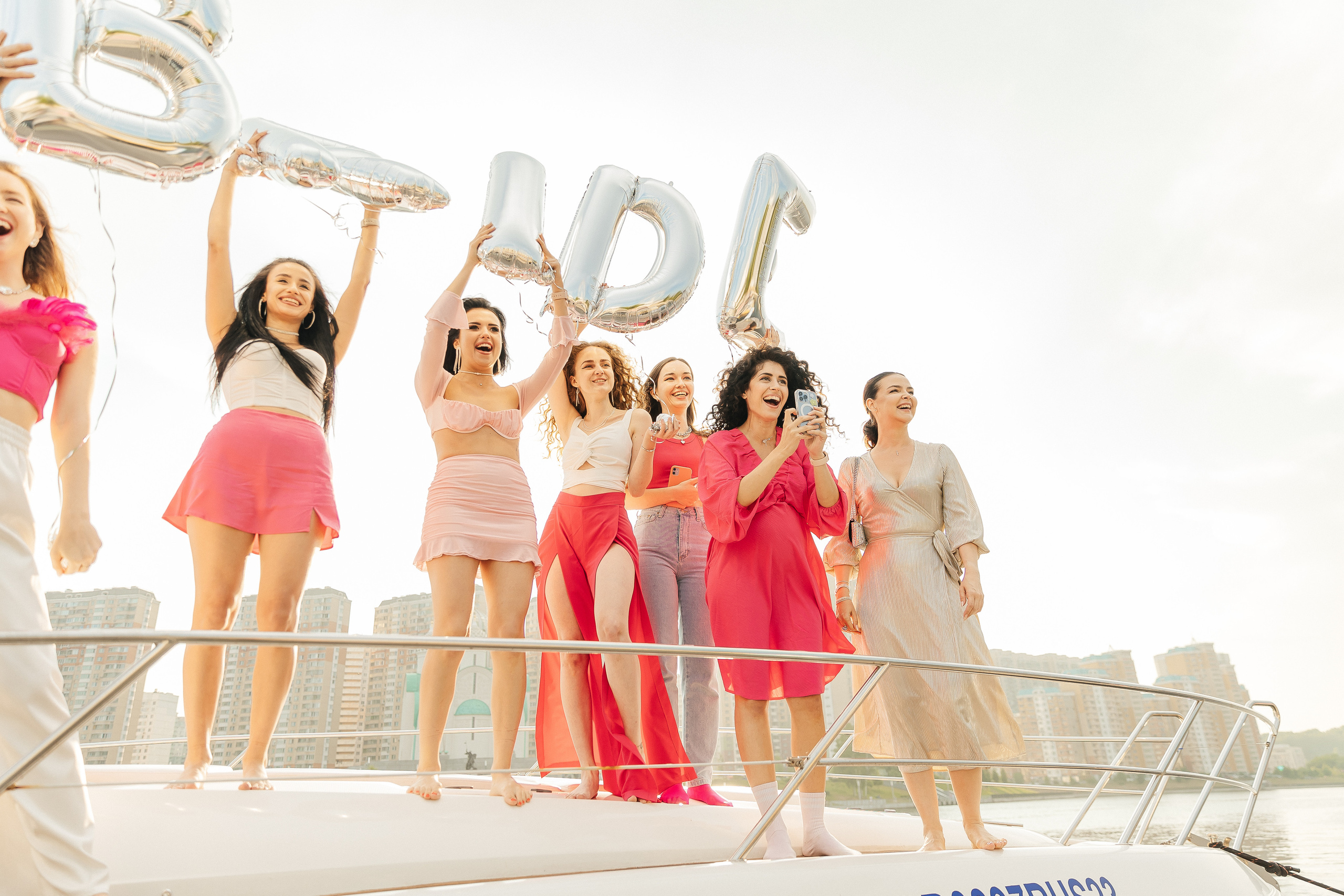 Девичник на яхте. Фотограф Москва, Балашиха, МО. Свадьбы, репортажи, контент, портреты