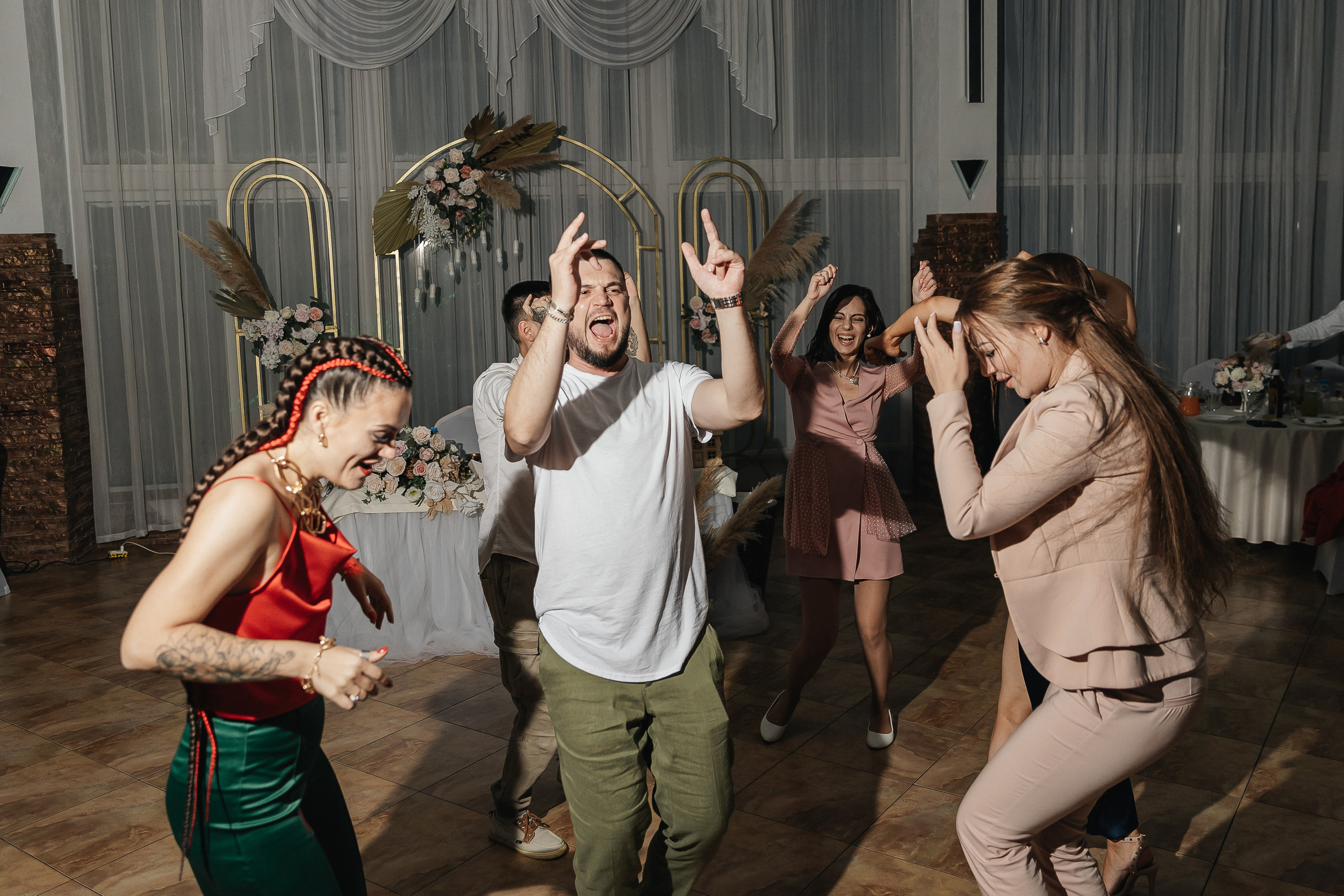 Свадебный банкет в загородном клубе Дольче. Фотограф Москва, Балашиха, МО. Свадьбы, репортажи, контент, портреты