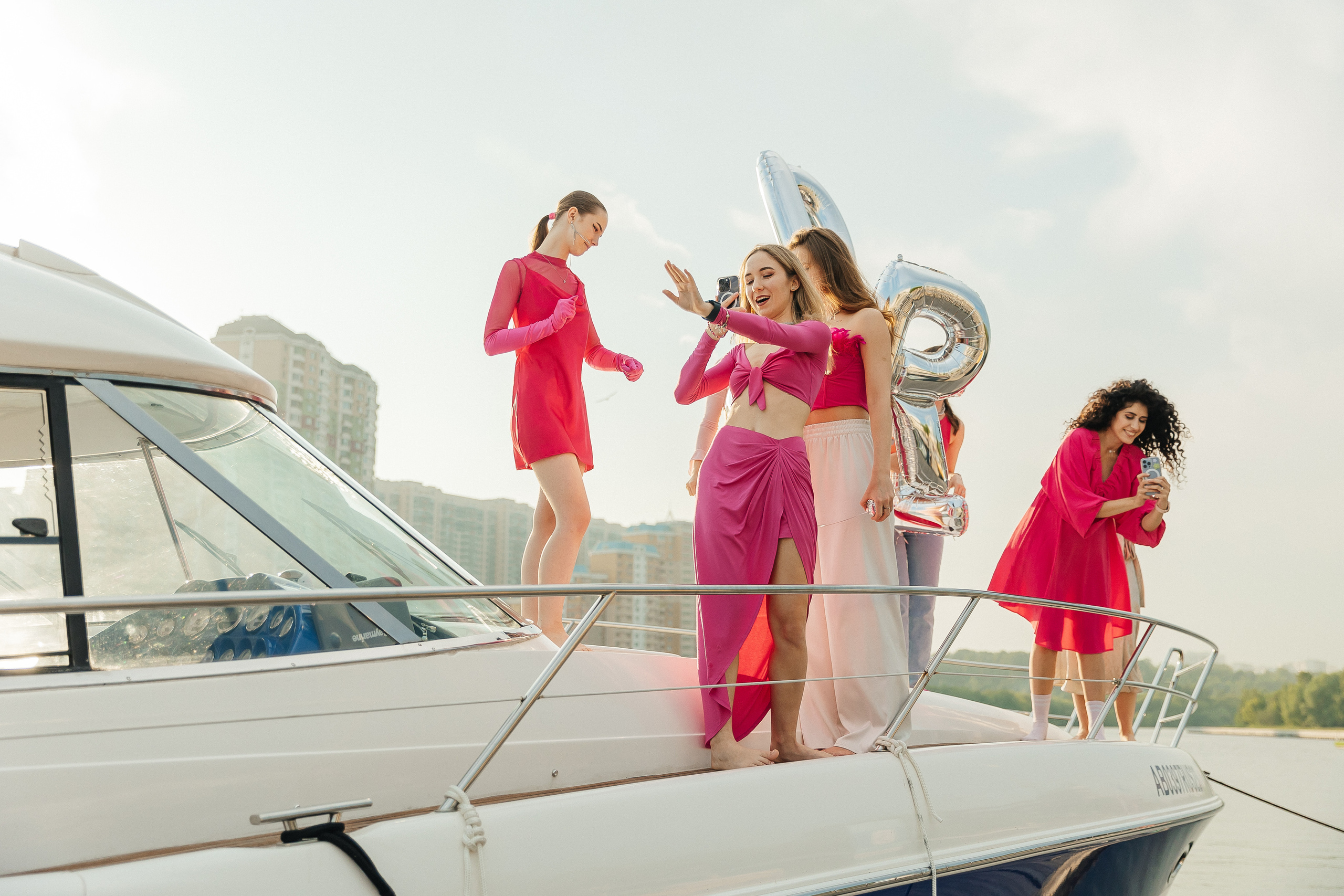 Девичник на яхте. Фотограф Москва, Балашиха, МО. Свадьбы, репортажи, контент, портреты