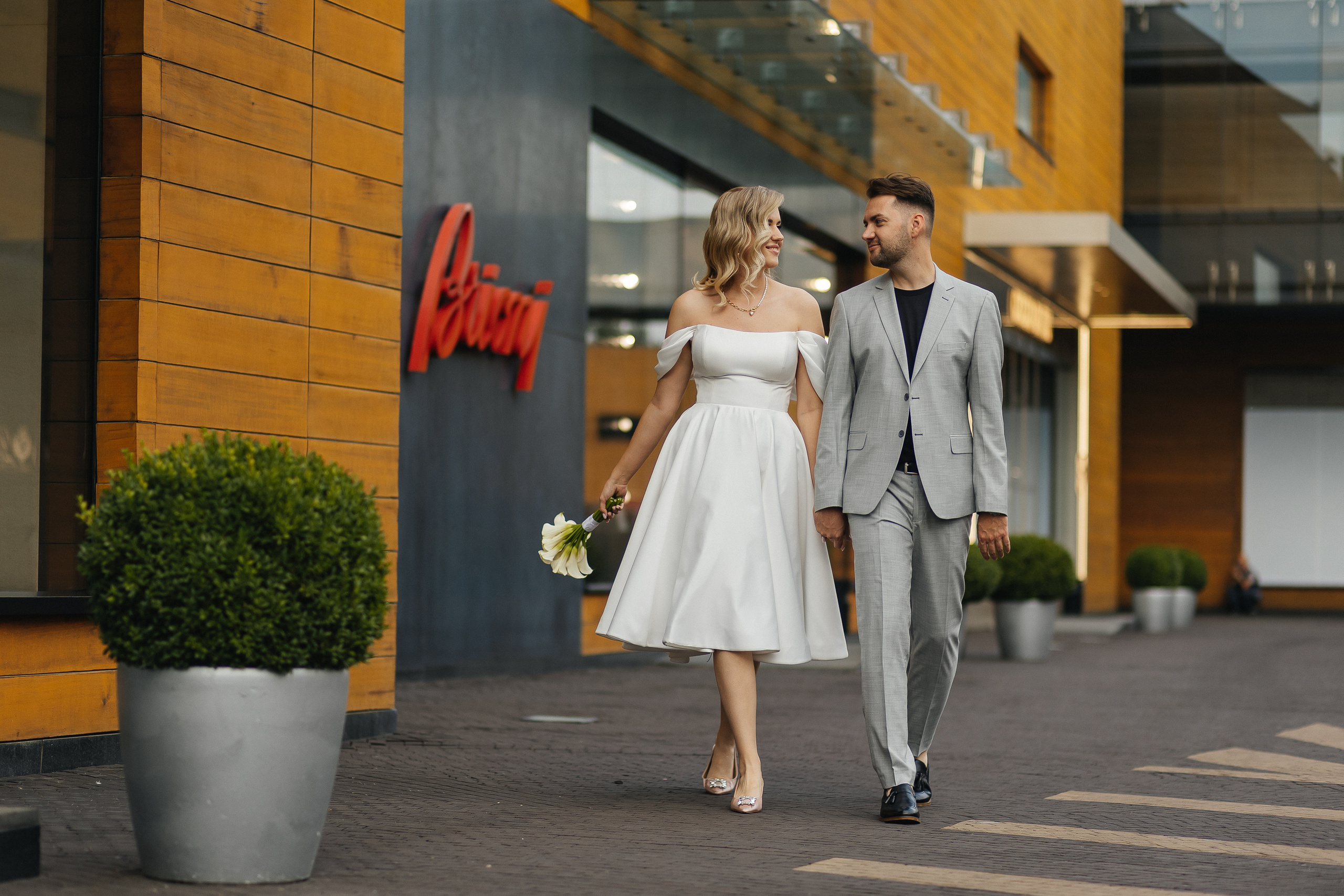 Регистрация и прогулка в Барвихе. Фотограф Москва, Балашиха, МО. Свадьбы, репортажи, контент, портреты