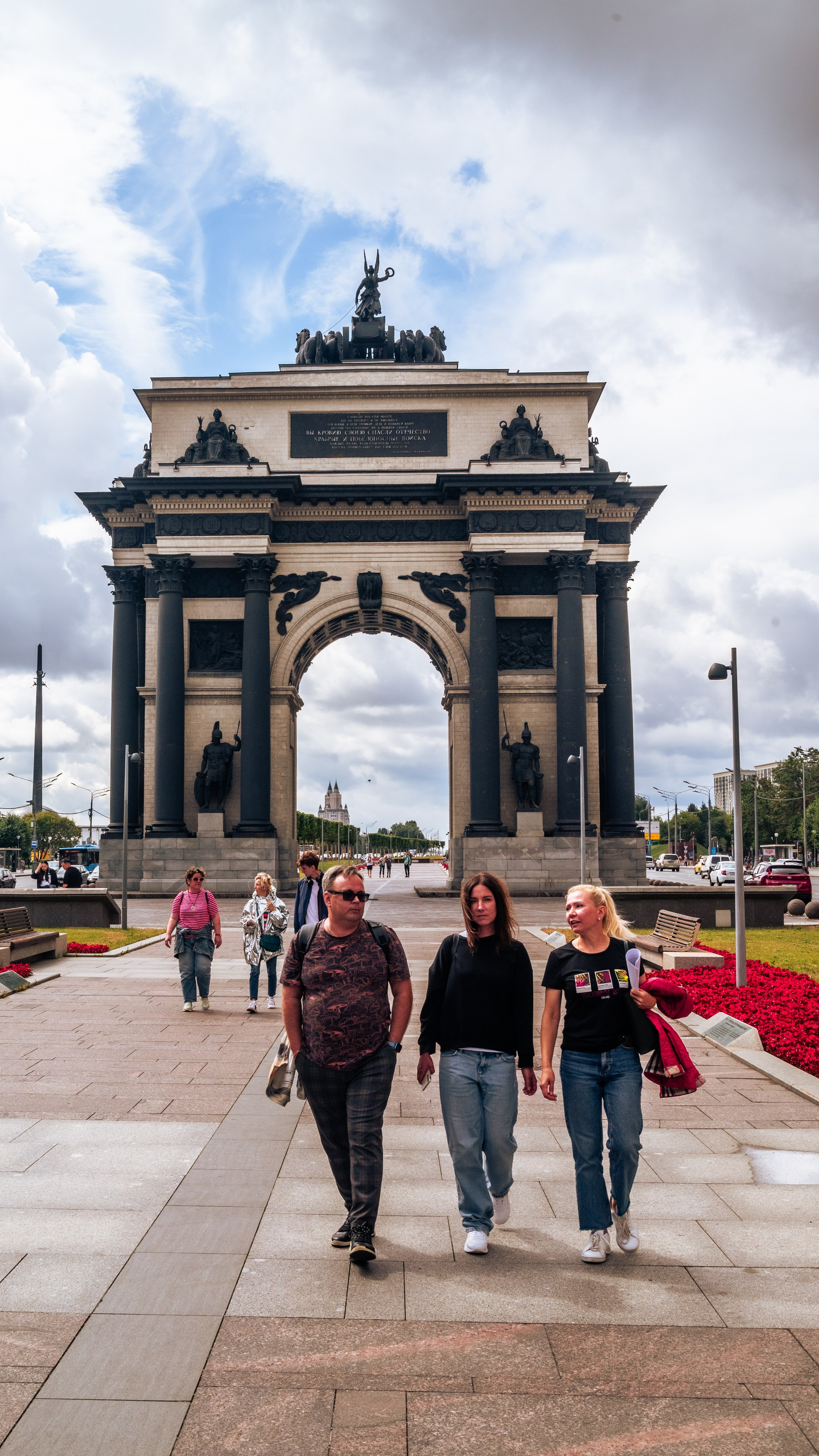 Вечная память и слава героям!. П&П — Полезное с Приятным. Фотоэкскурсии — Москва на память. Экскурсовод и фотограф в Москве. Увези столицу в своём альбоме!