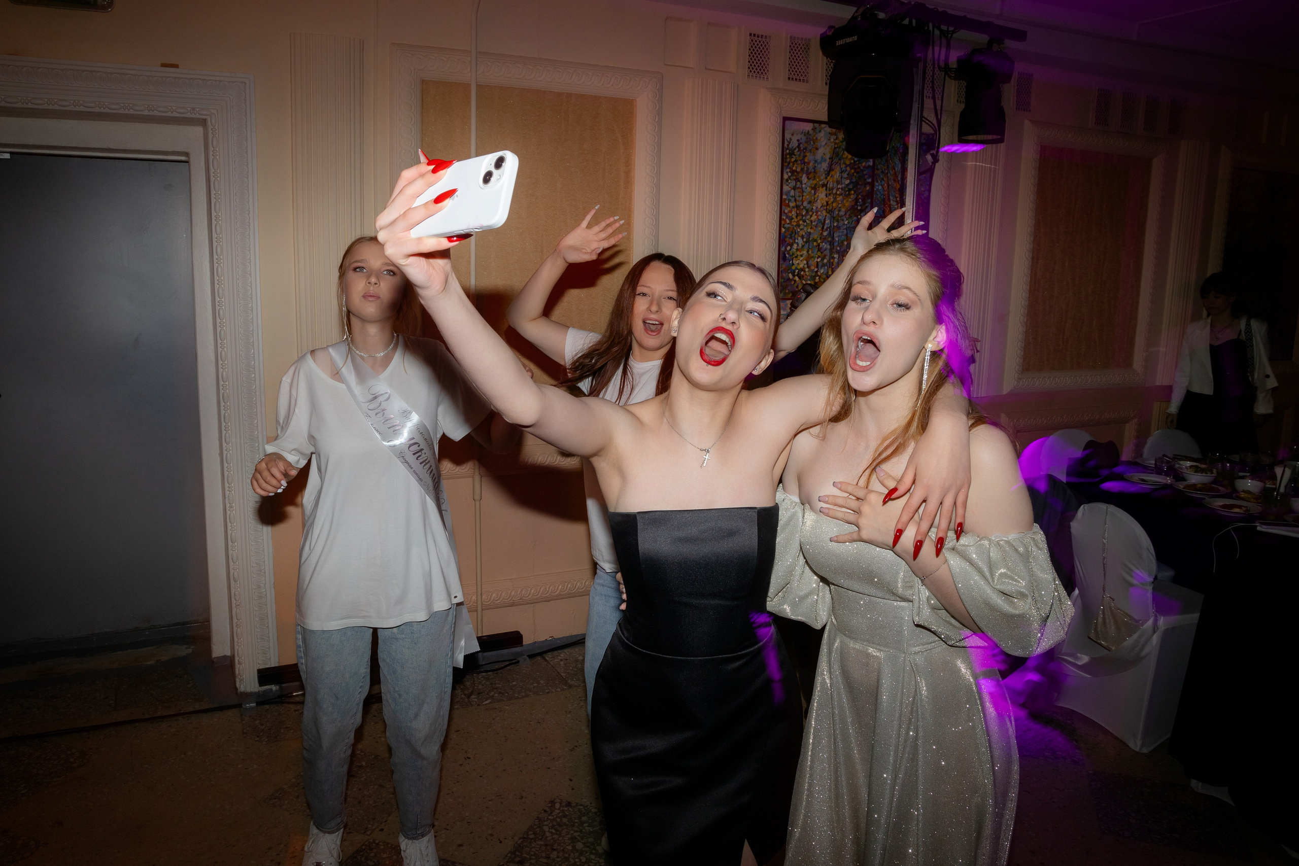 Школьный выпускной 2024 год в Соколе (Минск). Свадебный фотограф в Минске/Беларуси Сергей Спиридонов