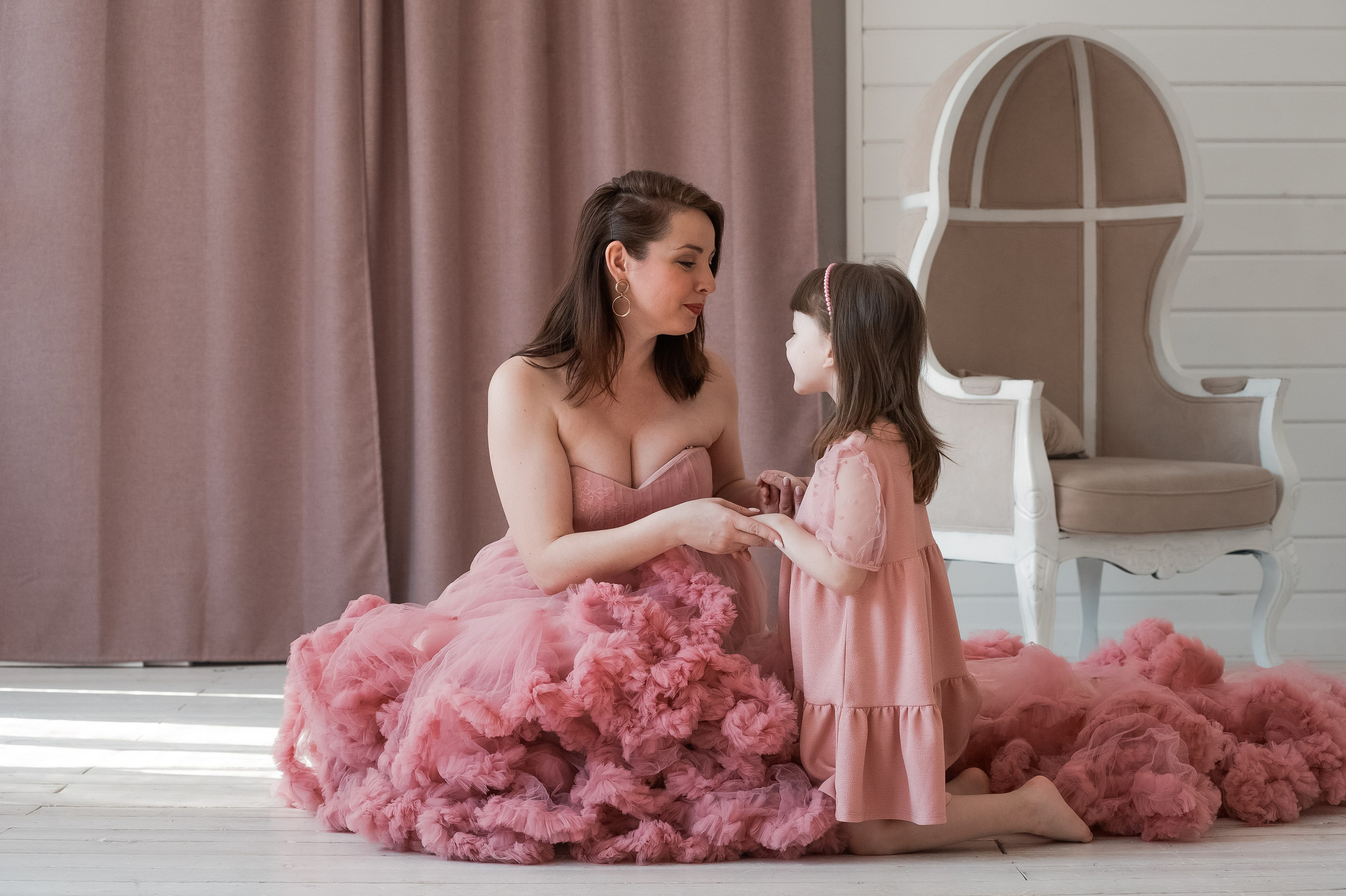 Олеся и Вика. Семейный и женский фотограф, контент фотосессия в Екатеринбурге
