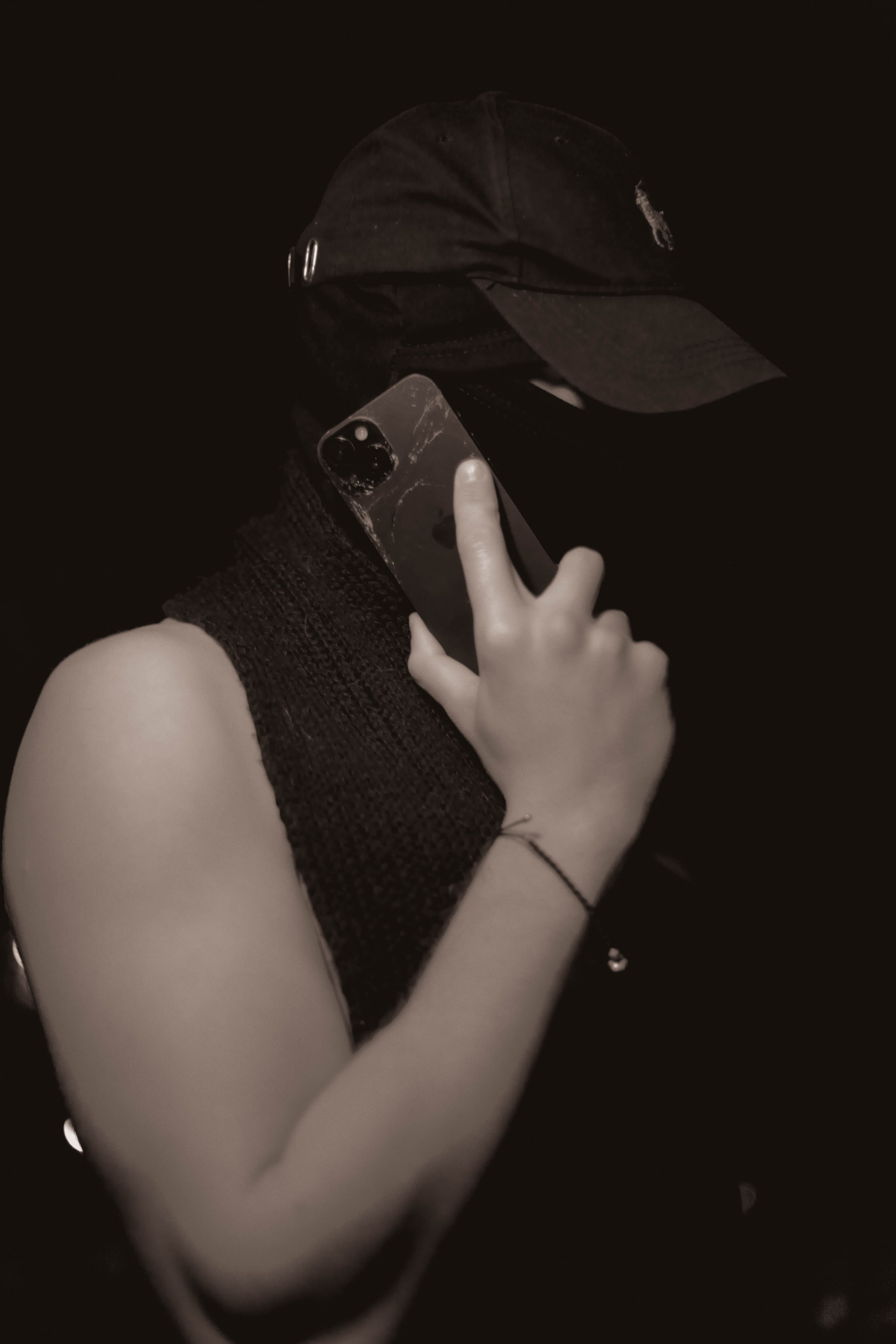 «Затянутая тишина: воспоминания прошлой жизни». Уличный фотограф Города N