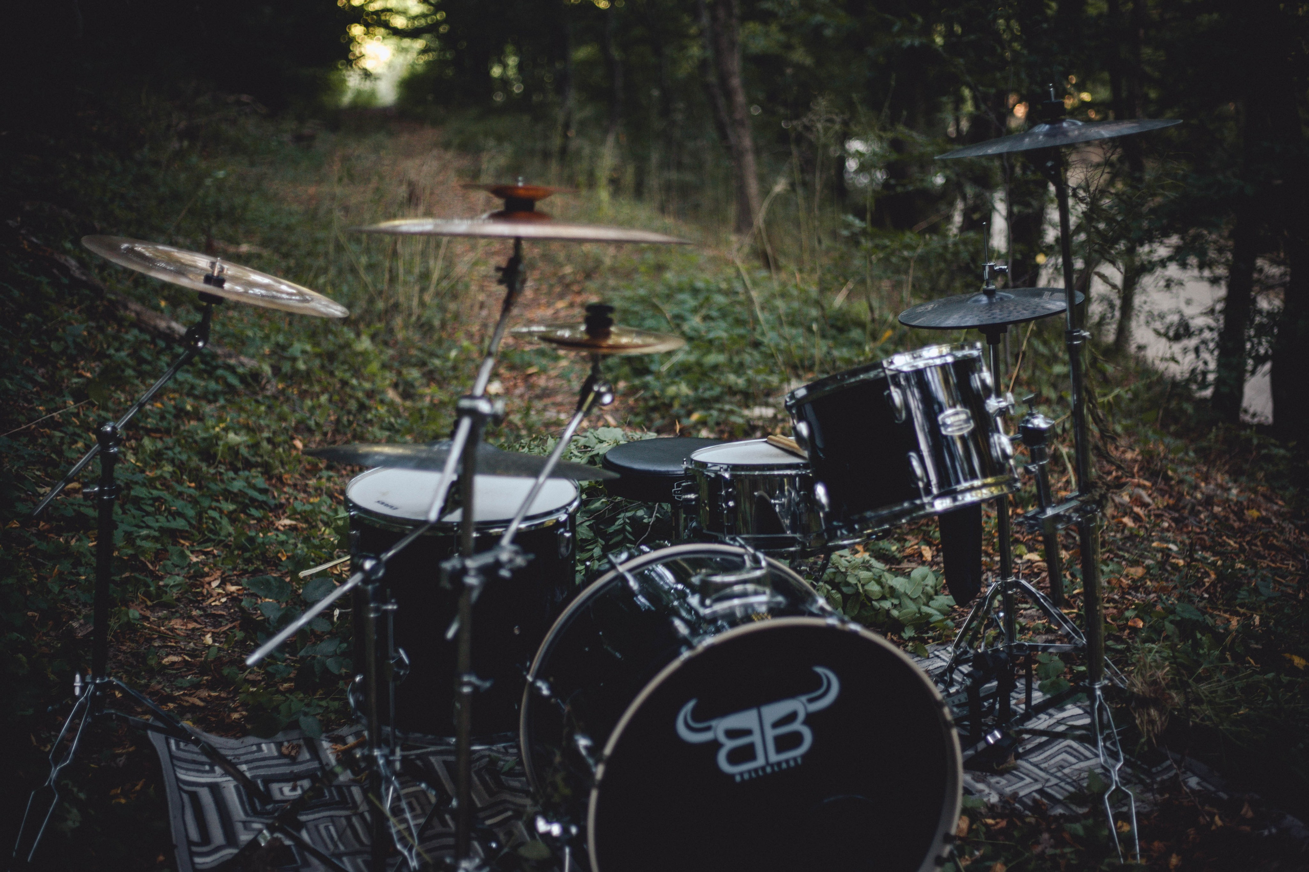 Клип. Уличный фотограф Города N