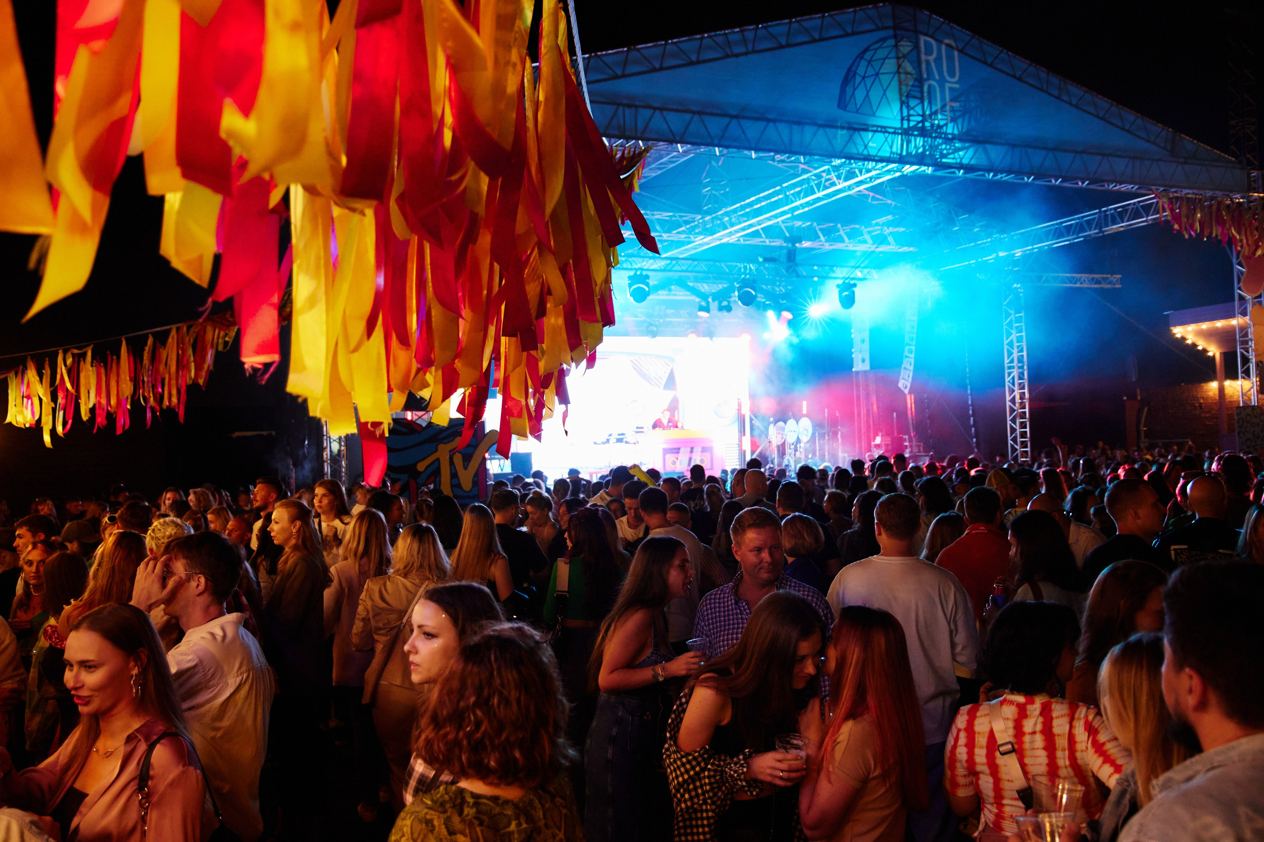 Cava MTV Hits. Reportage photographer Vlad Shishkin