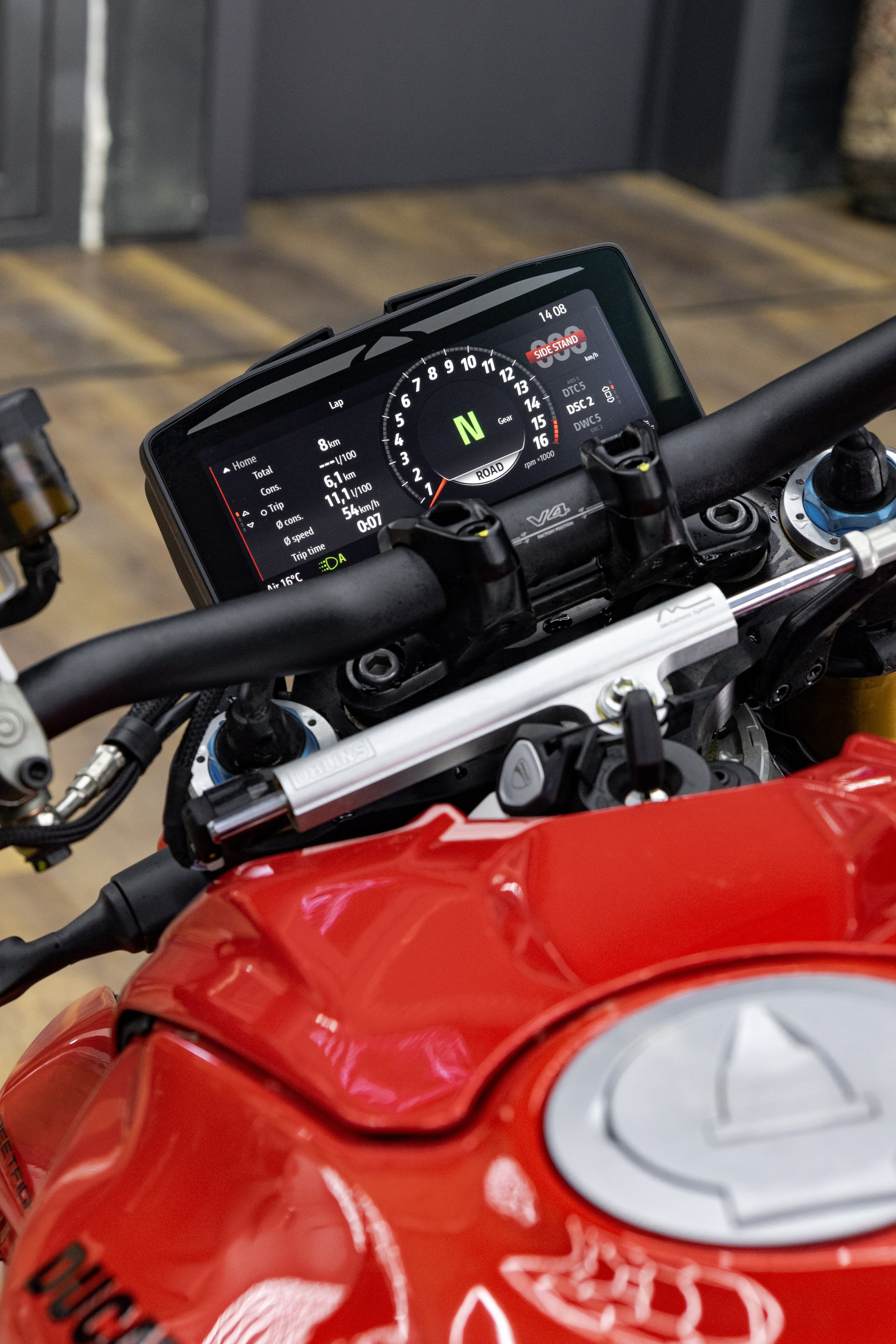 Фотосессия с мотоциклами и автомобилями. Предметный фотограф в Москве и Московской области