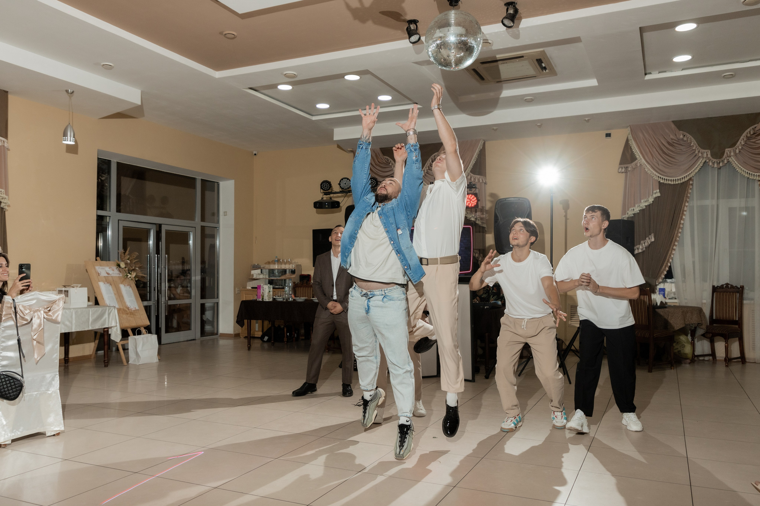 Роман и Александра (банкет). Свадебный фотограф Ангелина Сунгатулина | Саратов | Балаково | Вольск