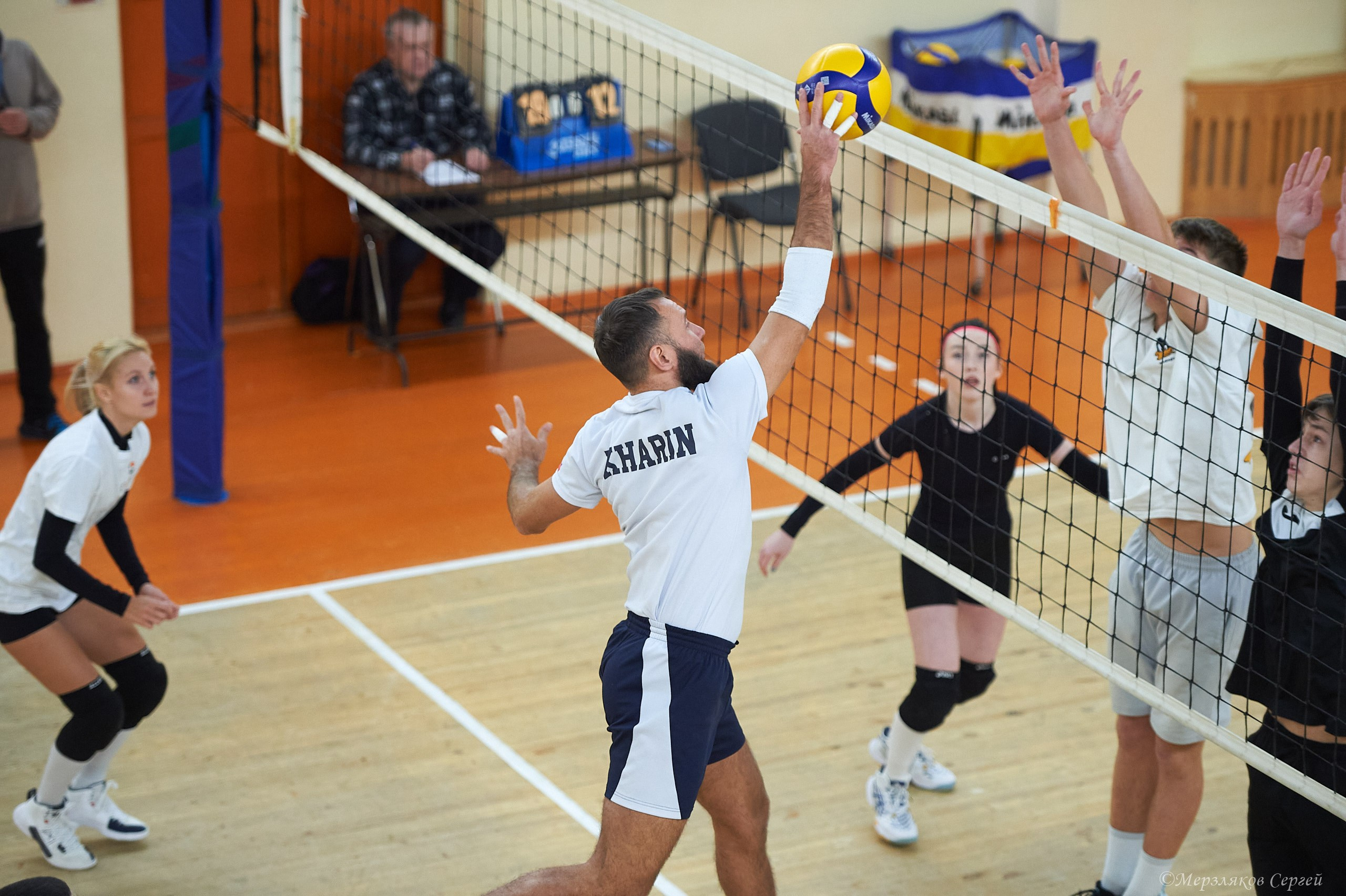 Новогодний турнир по волейболу. Ижевск. 15.12.2023. Спортивный репортажный фотограф в Ижевске Сергей Мерзляков