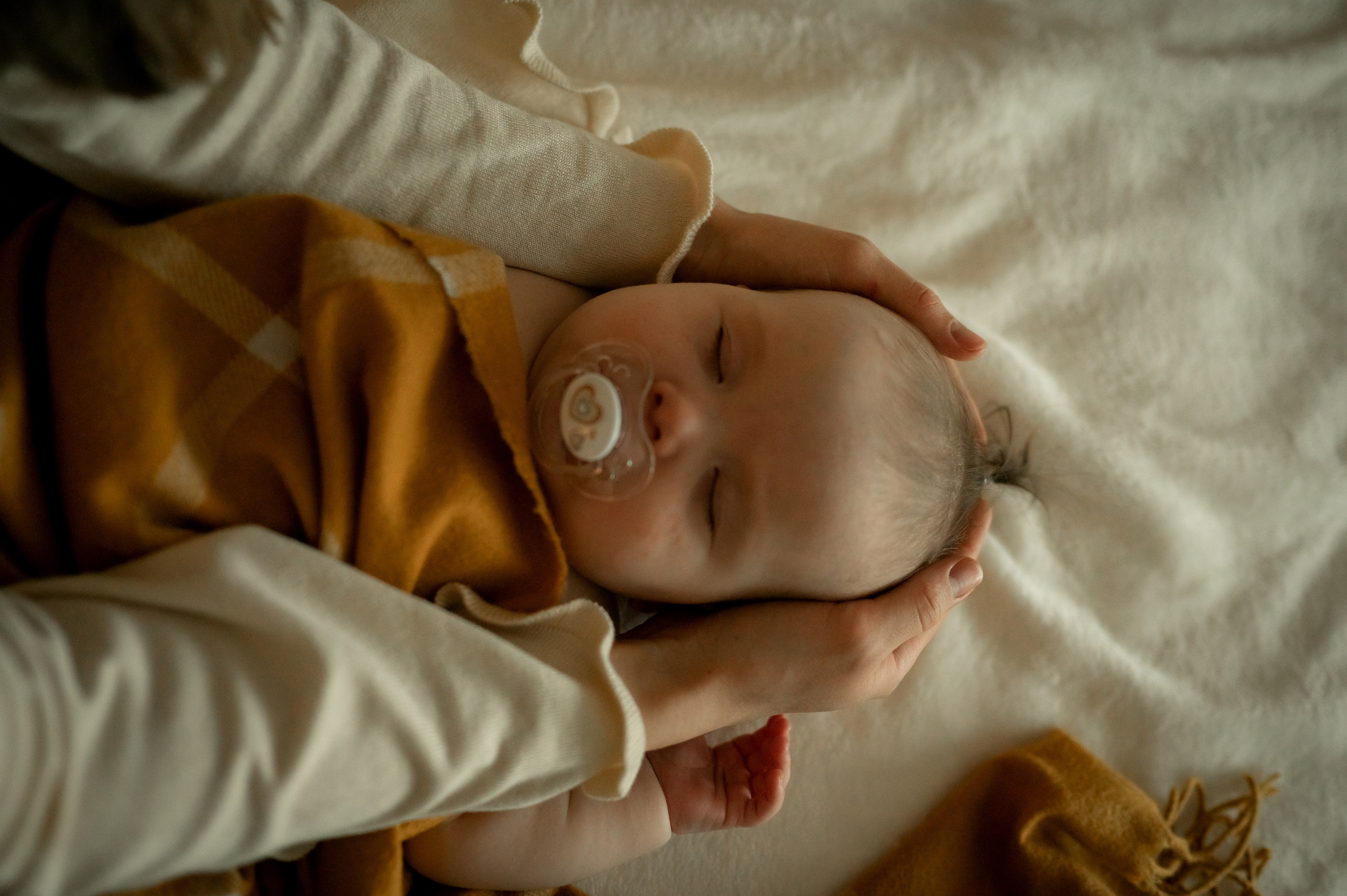 Родители с новорожденным малышом. Фотограф новорождённых, семейный, школьный в городе Калуге Евгения