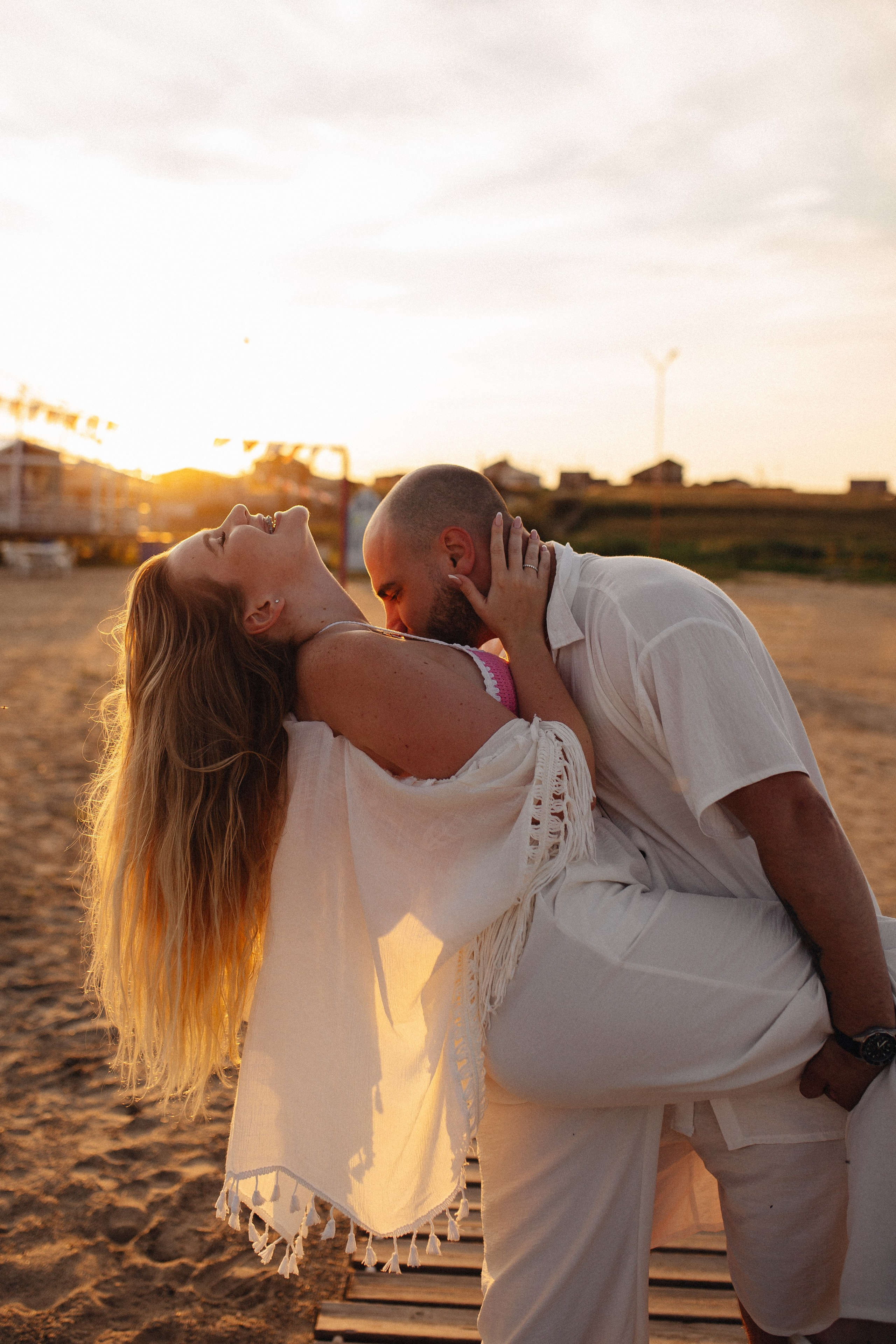 Летним вечером на пляже. Свадебный фотограф Новосибирск