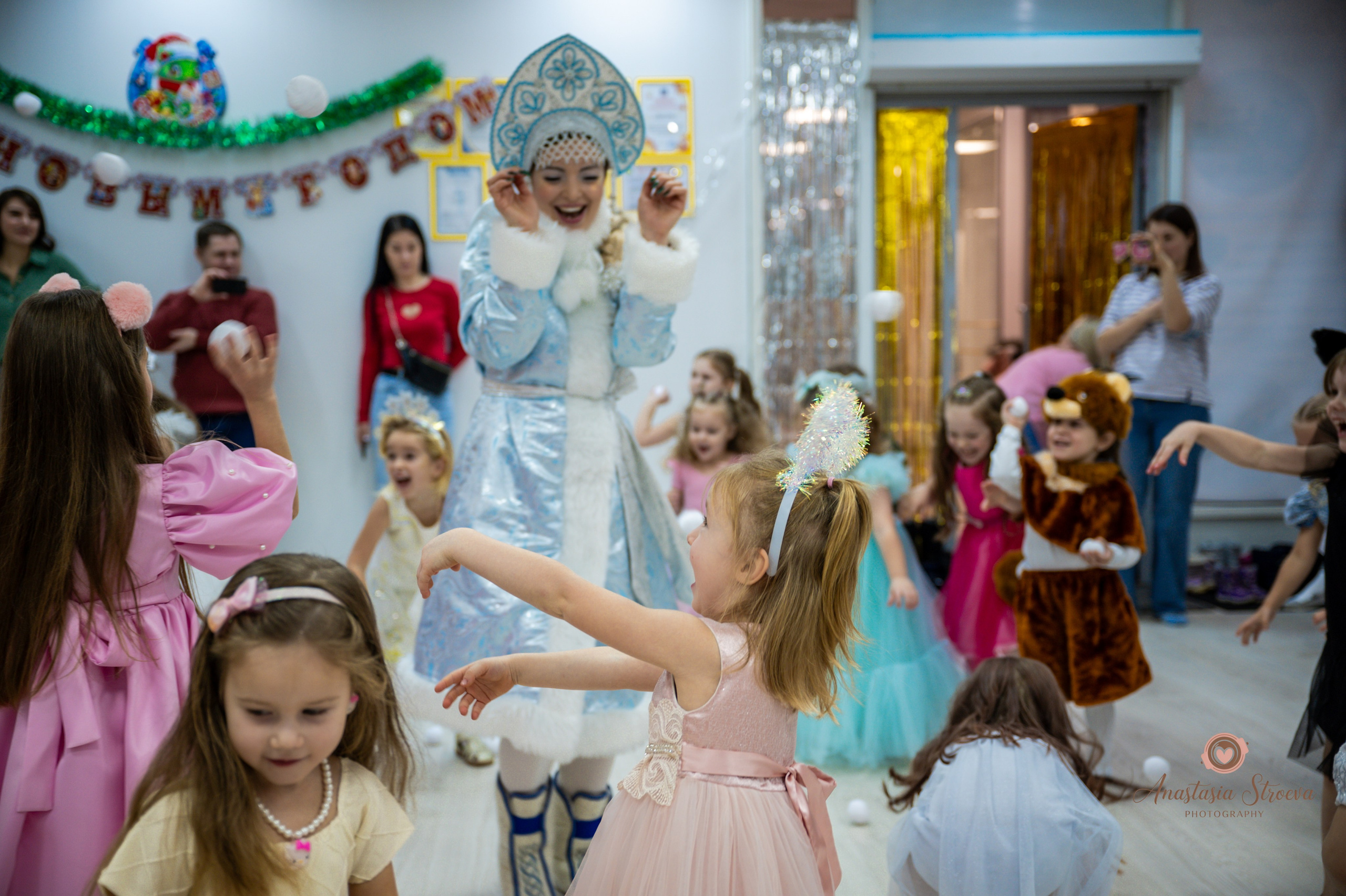 Новый год в танцах. Семейный и детский фотограф в Королеве, Москве и Московской области Строева Анастасия